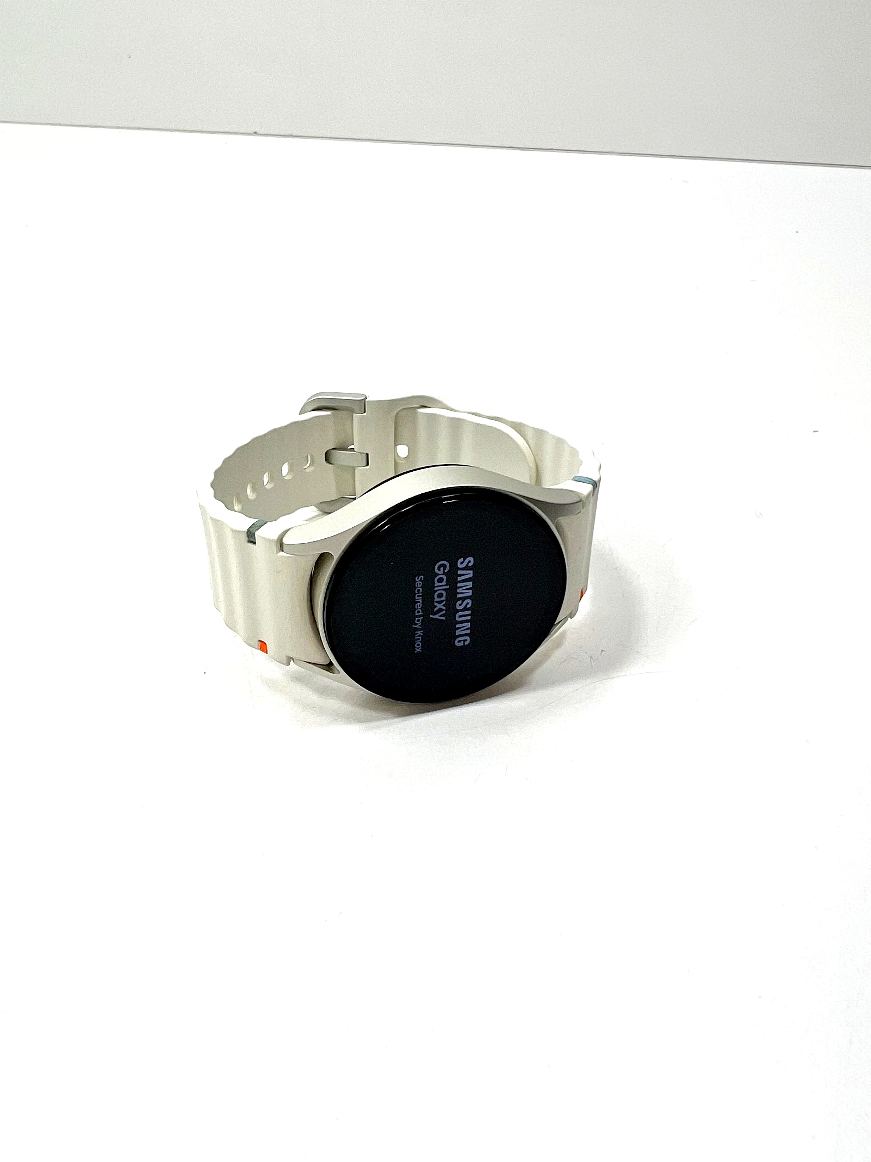 smartwatch-samsung-galaxy-watch7-40mm-kremowy-sm-l300nz-zadbany-rodzaj-231461-360429
