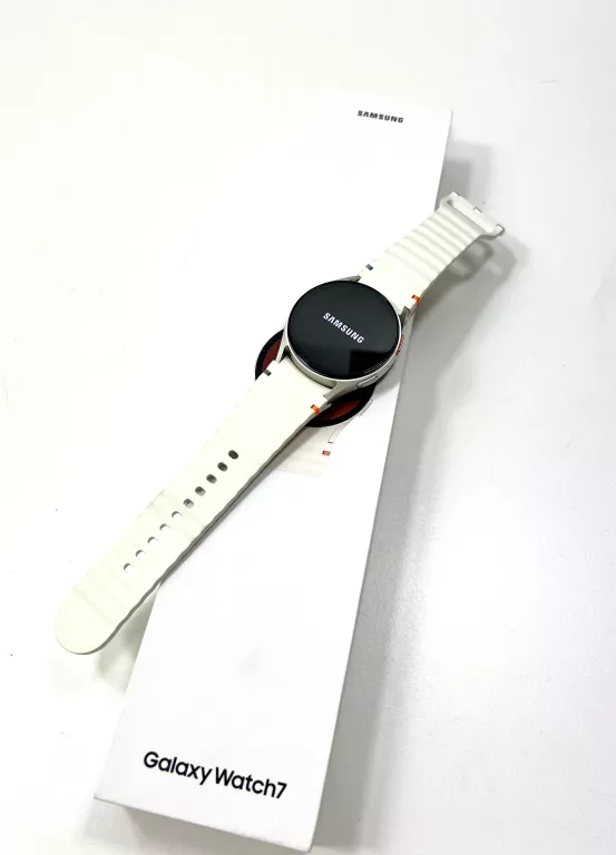 smartwatch-samsung-galaxy-watch7-40mm-kremowy-sm-l300nz-zadbany-ean-gtin-8806095662039