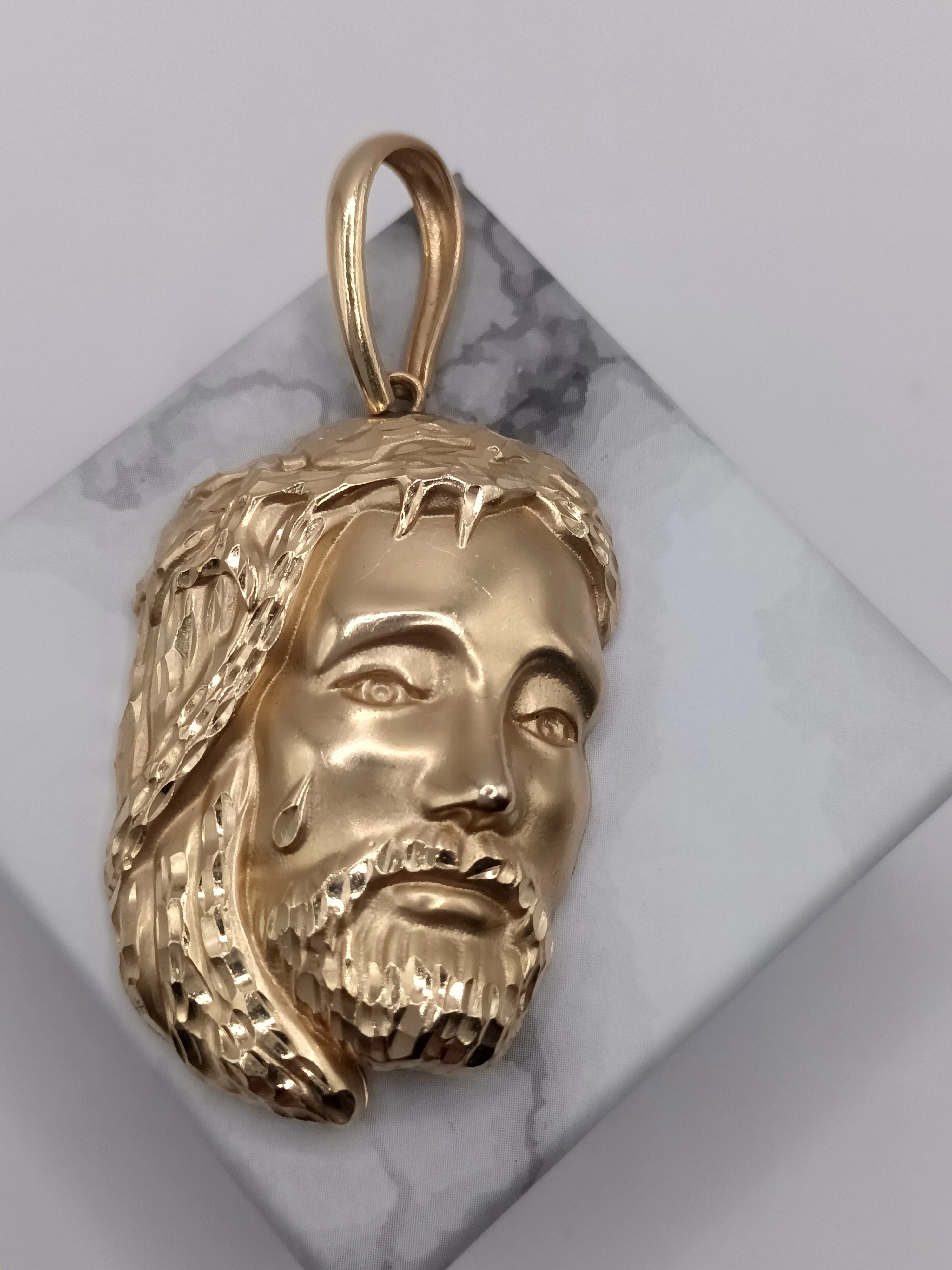 wyrob-jubilerski-uzywany-duza-zawieszka-jezus-zlota-15-g-585-kolor-249512-1647429