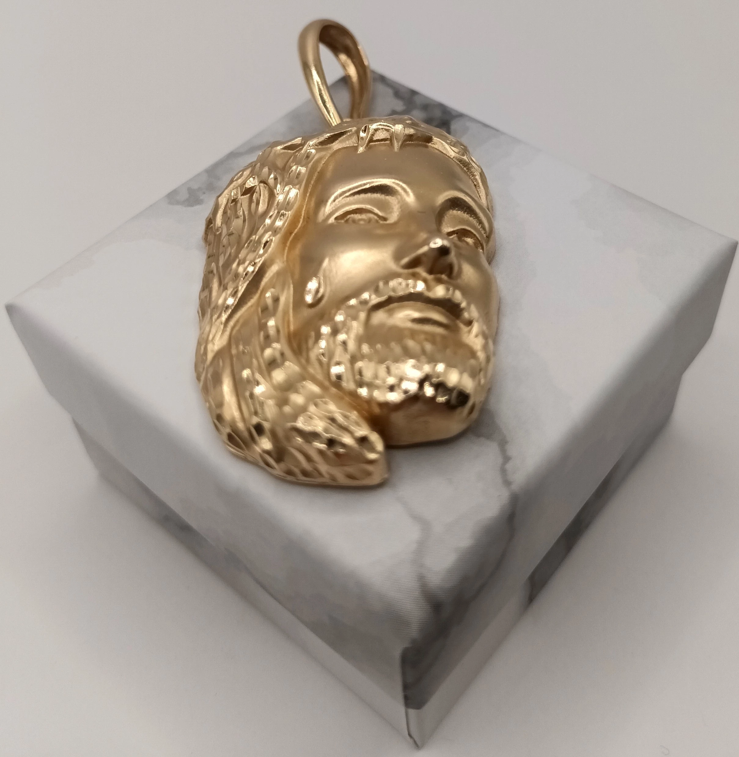 wyrob-jubilerski-uzywany-duza-zawieszka-jezus-zlota-15-g-585-material-15835-2