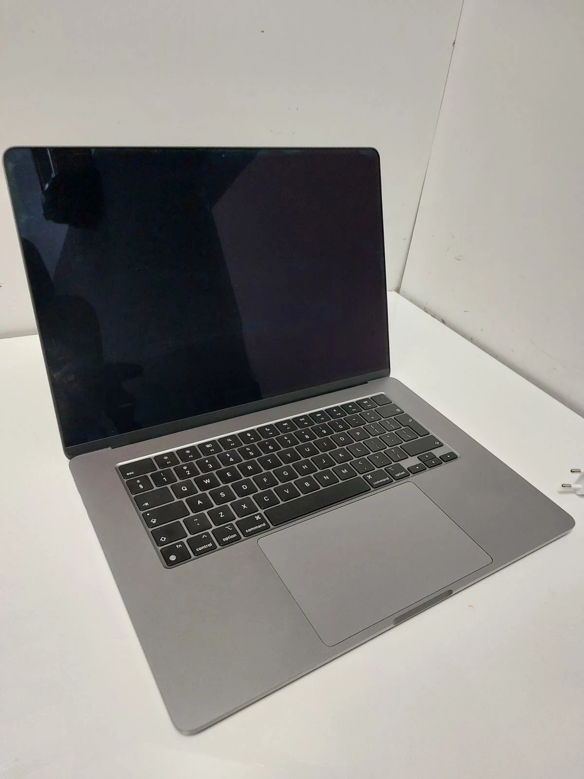 laptop-macbook-air-15-m3-16gb-256gb-a3114-zasialcz-stan-11323-2