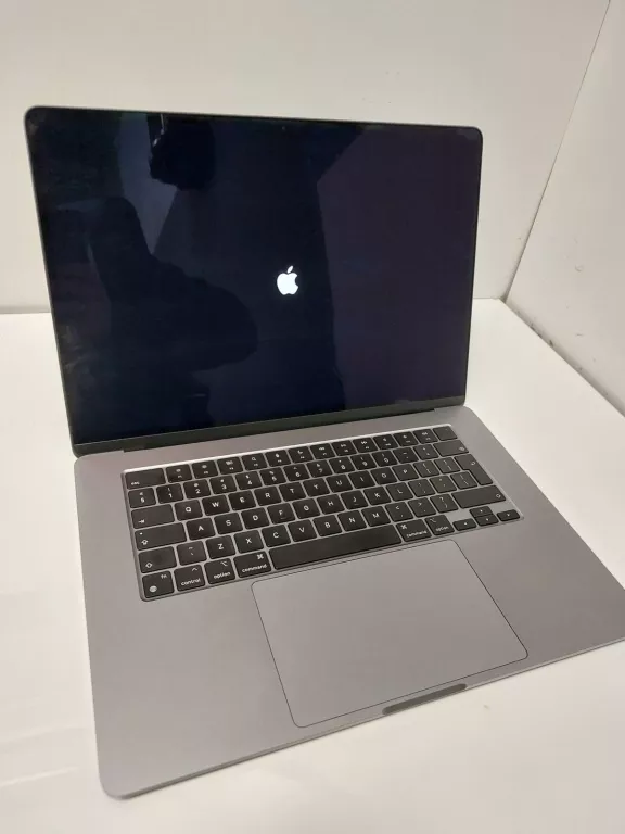 laptop-macbook-air-15-m3-16gb-256gb-a3114-zasialcz-kurniki-6-krakow