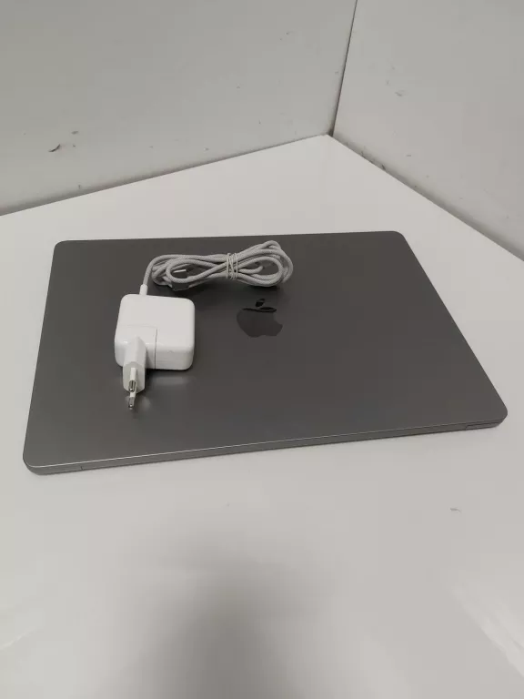 laptop-macbook-air-15-m3-16gb-256gb-a3114-zasialcz-ean-gtin-195949905162