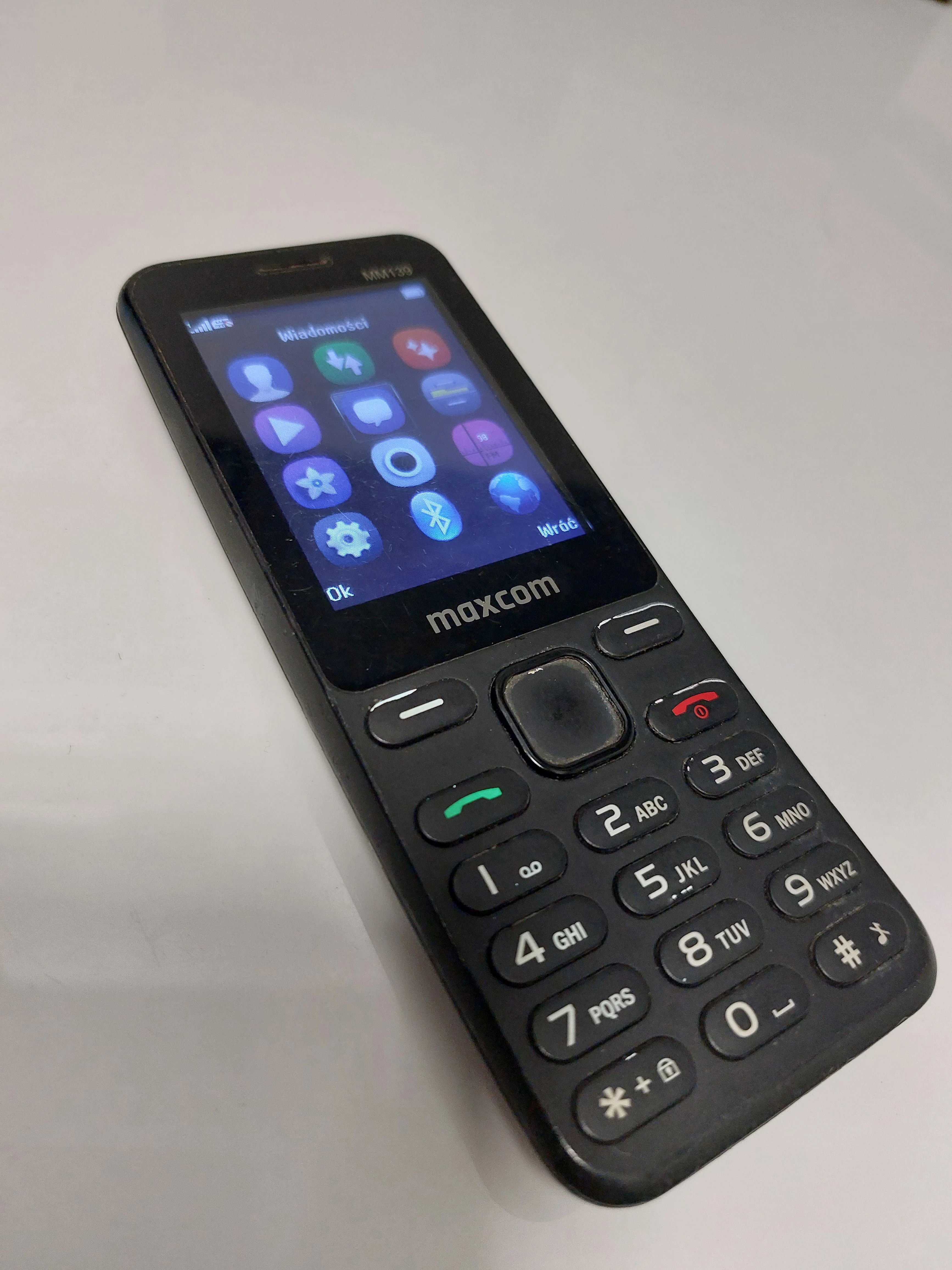 telefon-maxcom-mm139-solo-przekatna-ekranu-240