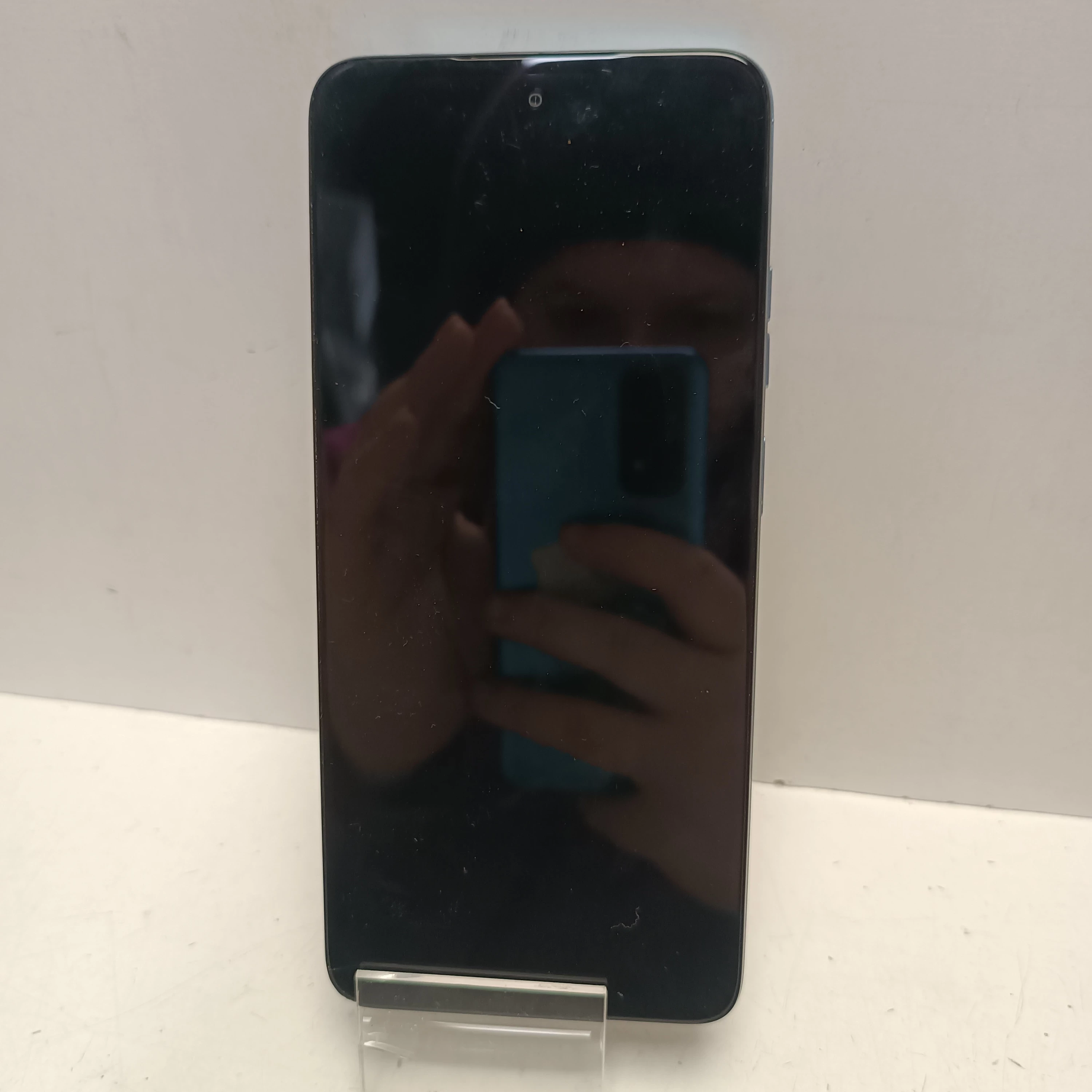 telefon-motorola-moto-e15-264gb-kod-producenta-pb6s0005pl