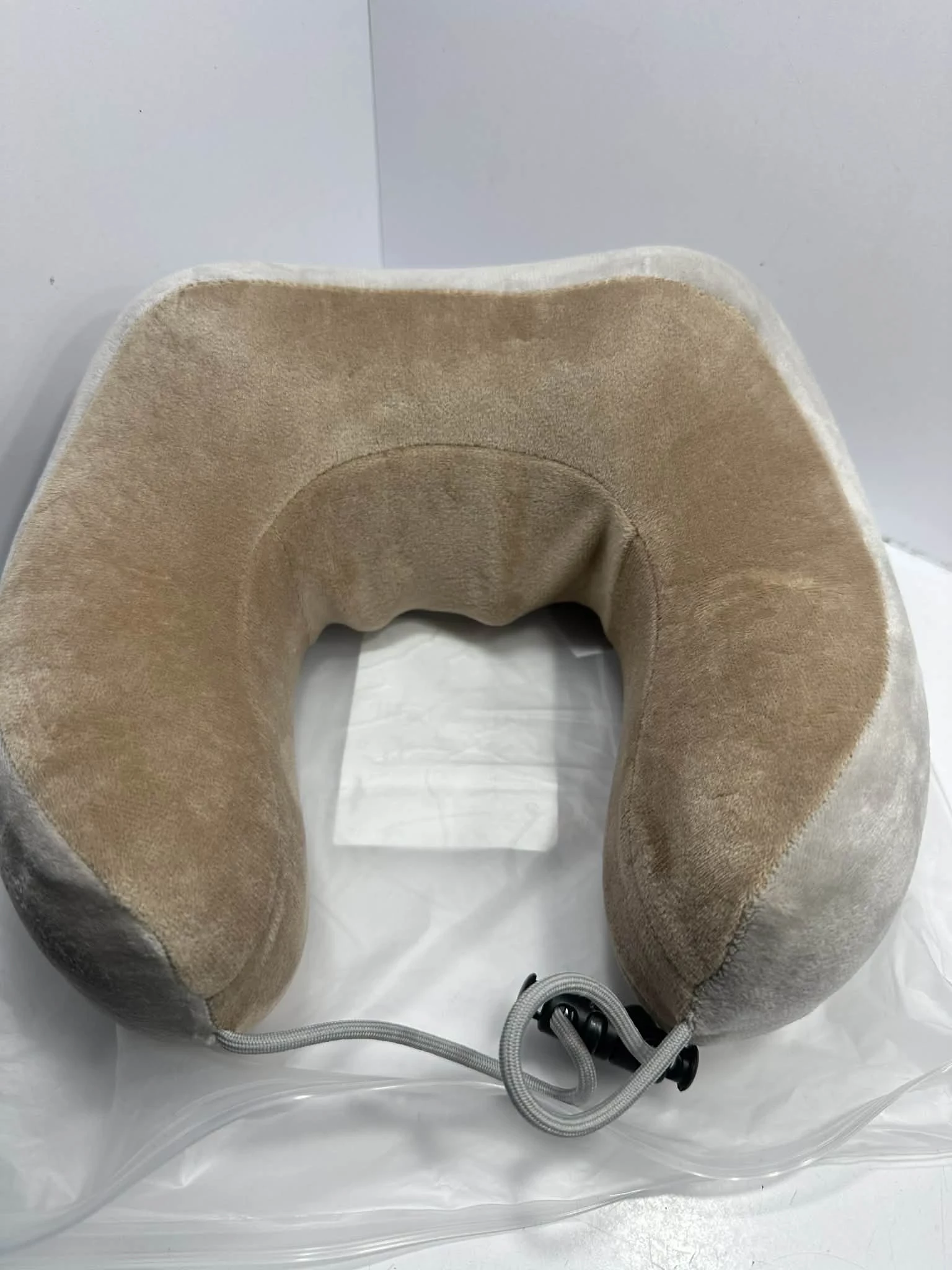 poduszka-podrozna-rogal-na-szyje-kark-masazer-ean-gtin-5905973404129