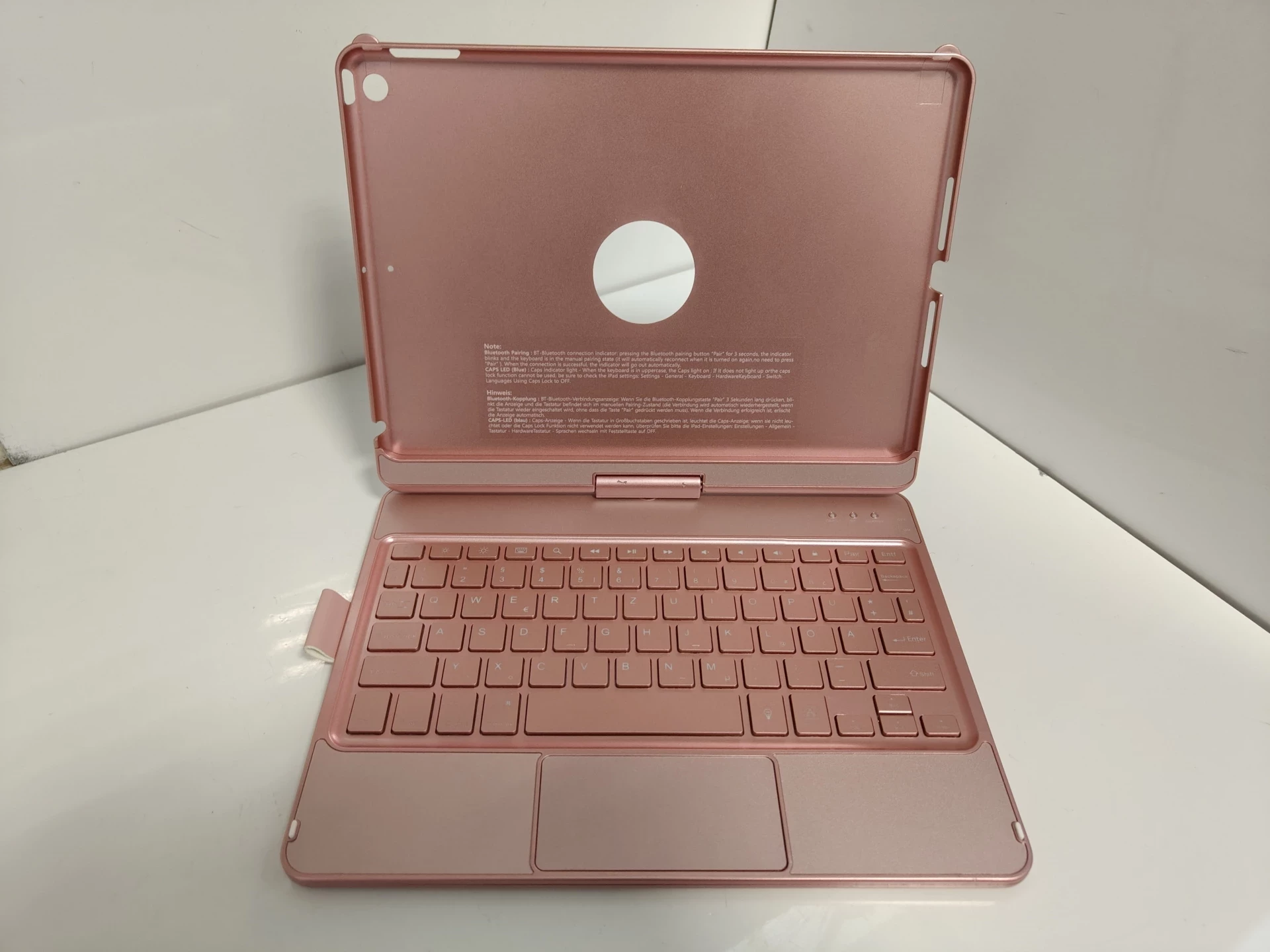 etui-z-klawiatura-bezprzewodowa-do-ipada-cm-01-b4208-qwertz-ean-gtin-5714541552809