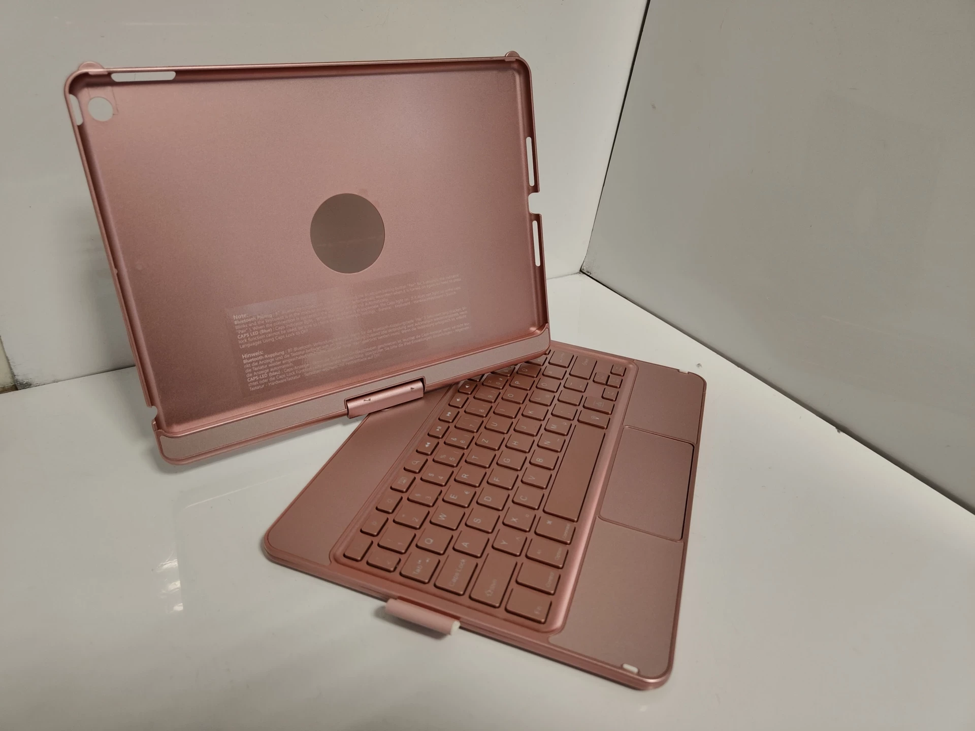 etui-z-klawiatura-bezprzewodowa-do-ipada-cm-01-b4208-qwertz-kod-producenta-54147