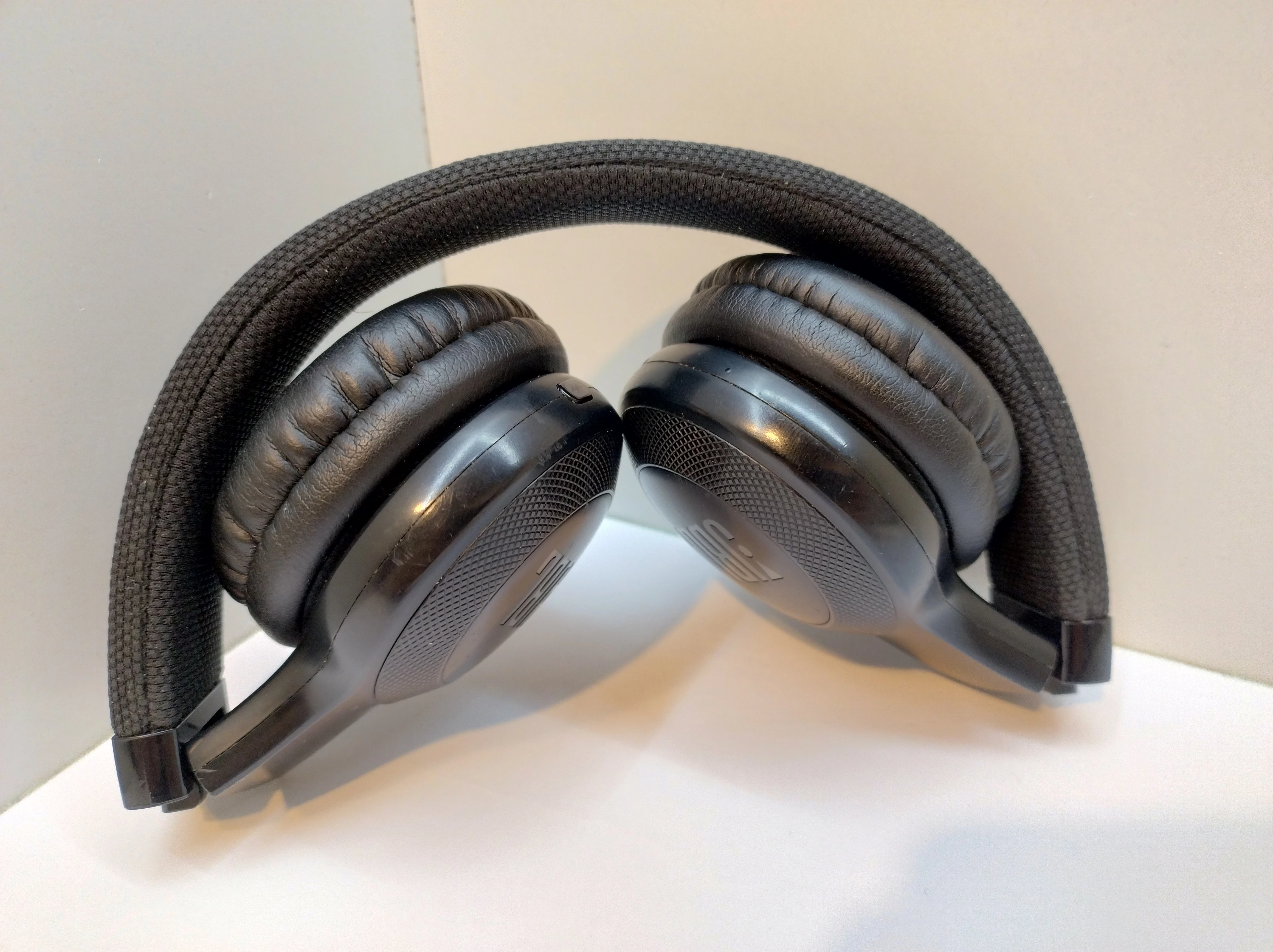 sluchawki-jbl-e45bt-bn-model-250439-1920486