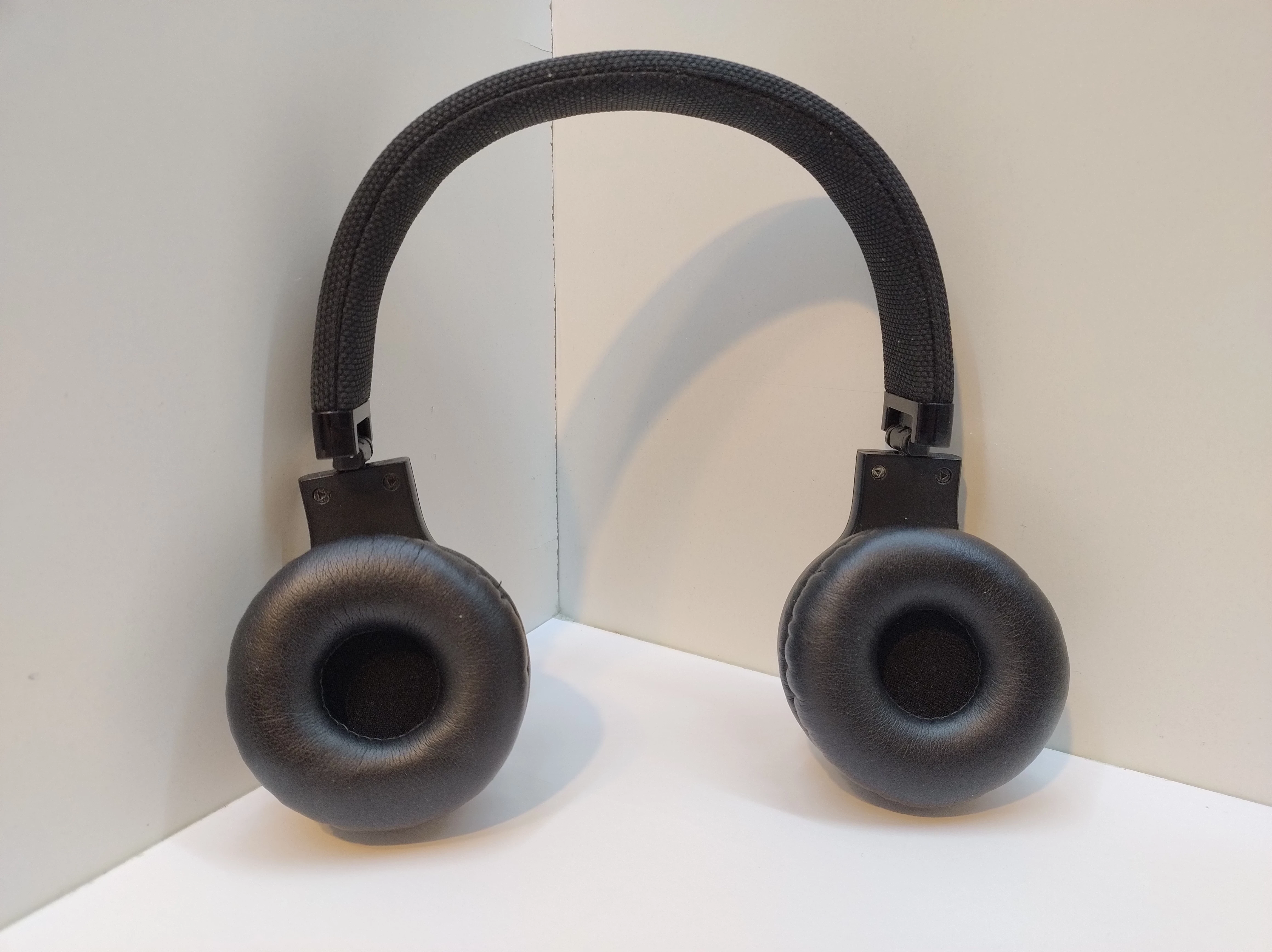 sluchawki-jbl-e45bt-bn-stan-11323-2