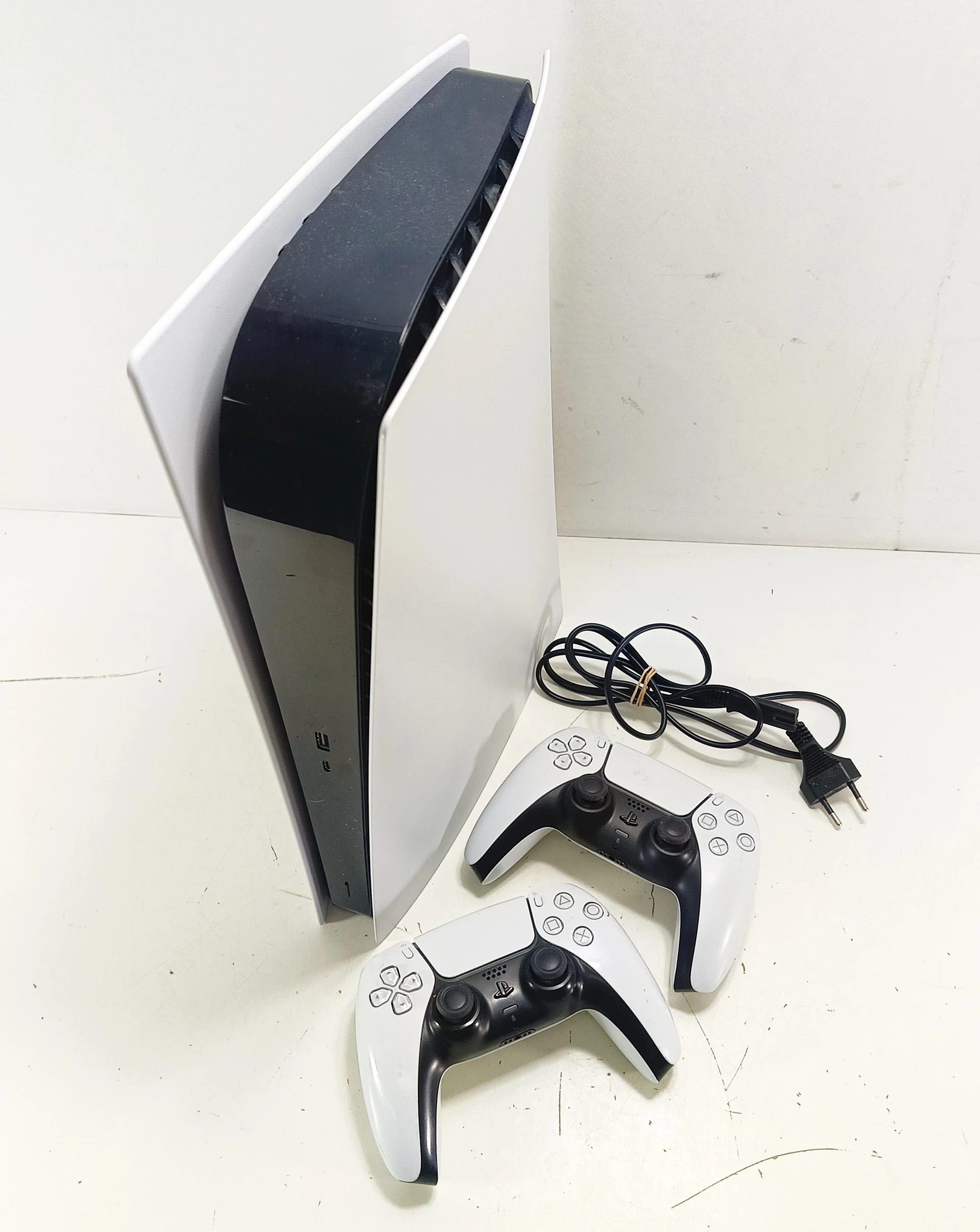 konsola-playstation-5-bez-napedu-2-pady-fifa-26-ufc-ultimate-wersja-247643-722490