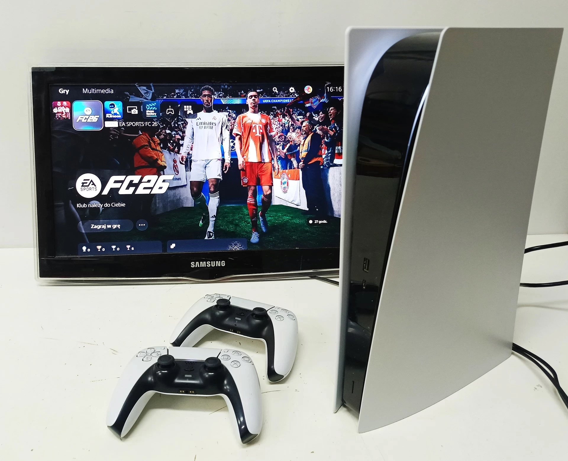 konsola-playstation-5-bez-napedu-2-pady-fifa-26-ufc-ultimate-partyzantow-2-jedrzejow-palladium