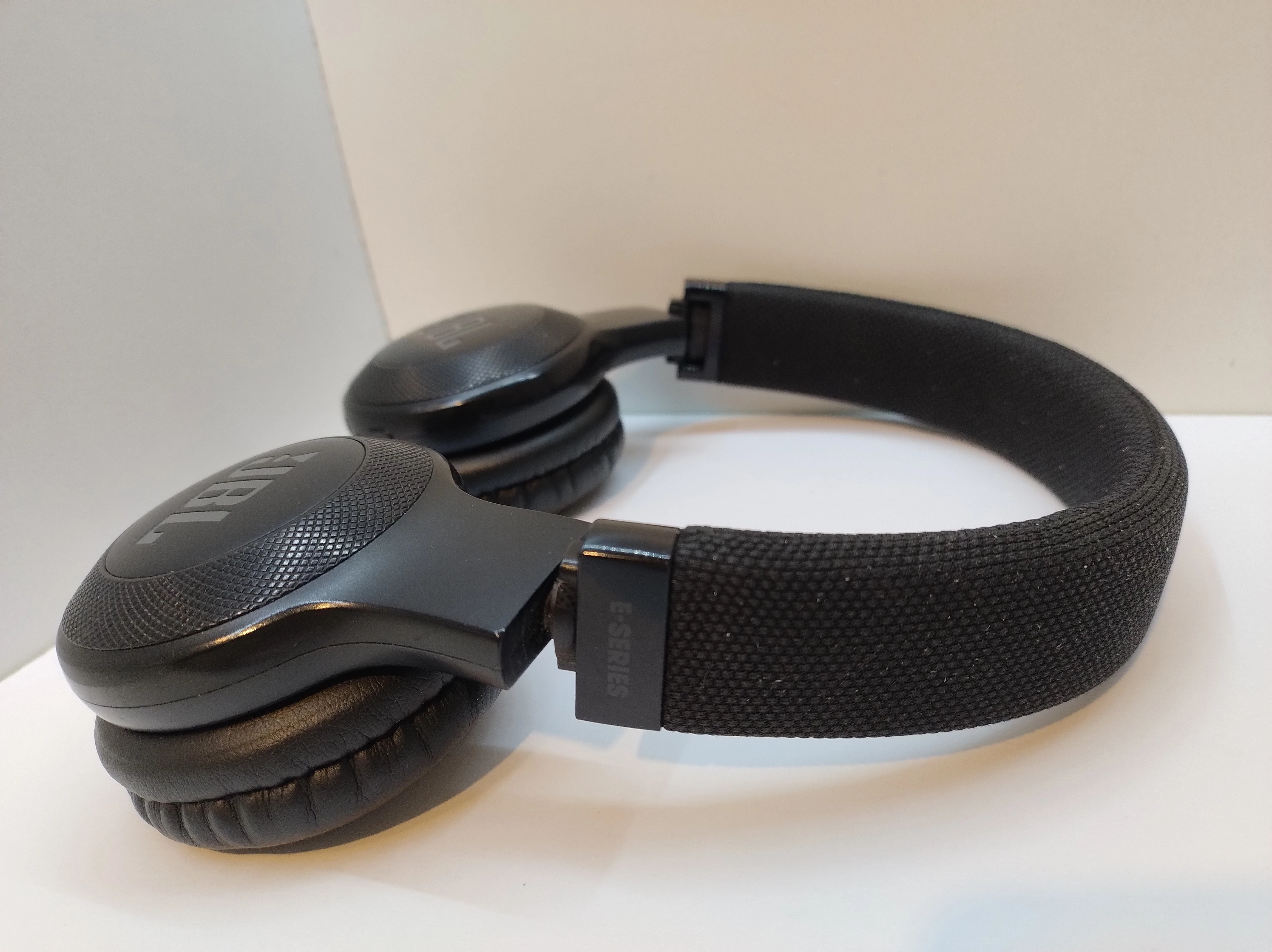 sluchawki-jbl-e45bt-bn-transmisja-sygnalu-203713-217785