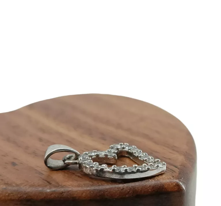 srebrna-zawieszka-serce-z-cyrkoniami-p925-089-material-15835-4