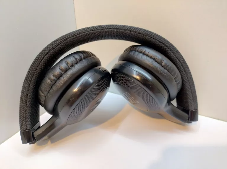 sluchawki-jbl-e45bt-bn-model-250439-1920486