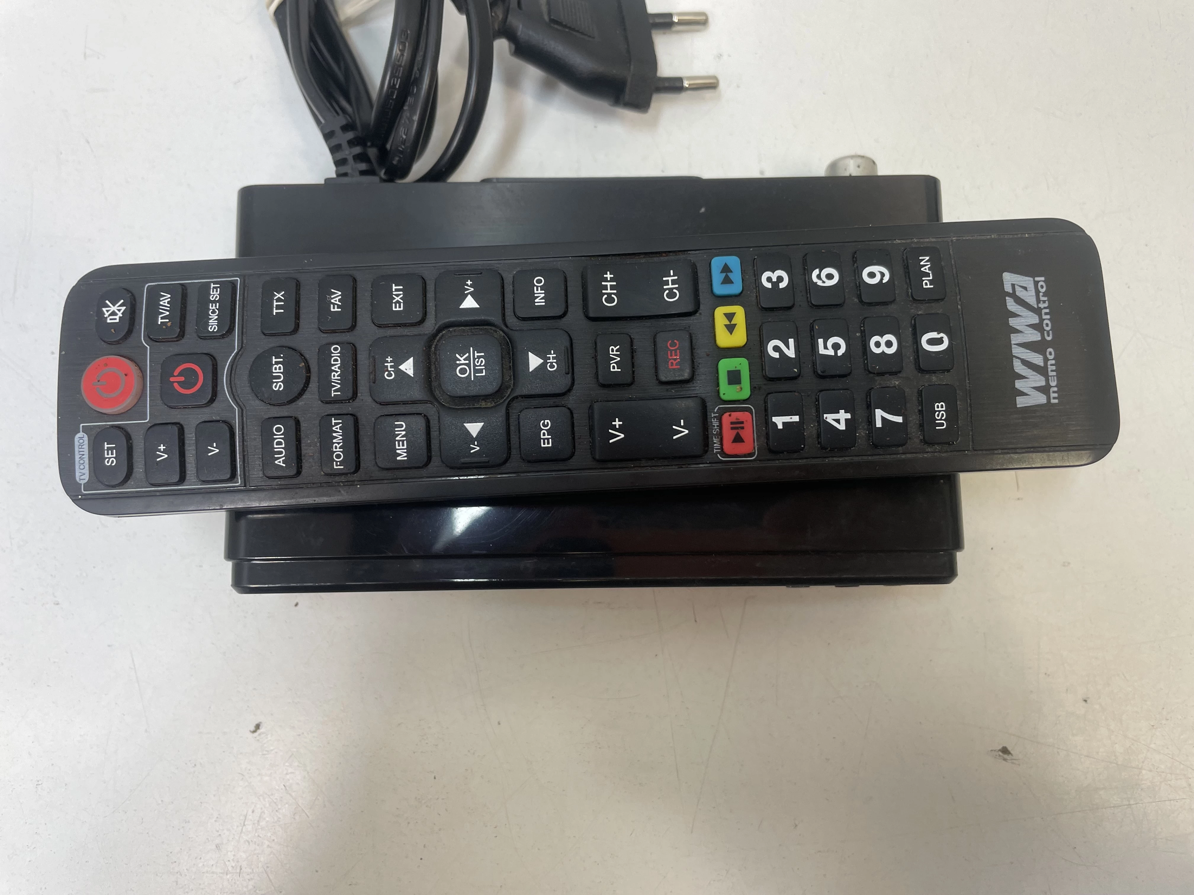 tuner-odbiornik-dekoder-dvb-tt2-wiwa-h265-ean-gtin-5907678819499