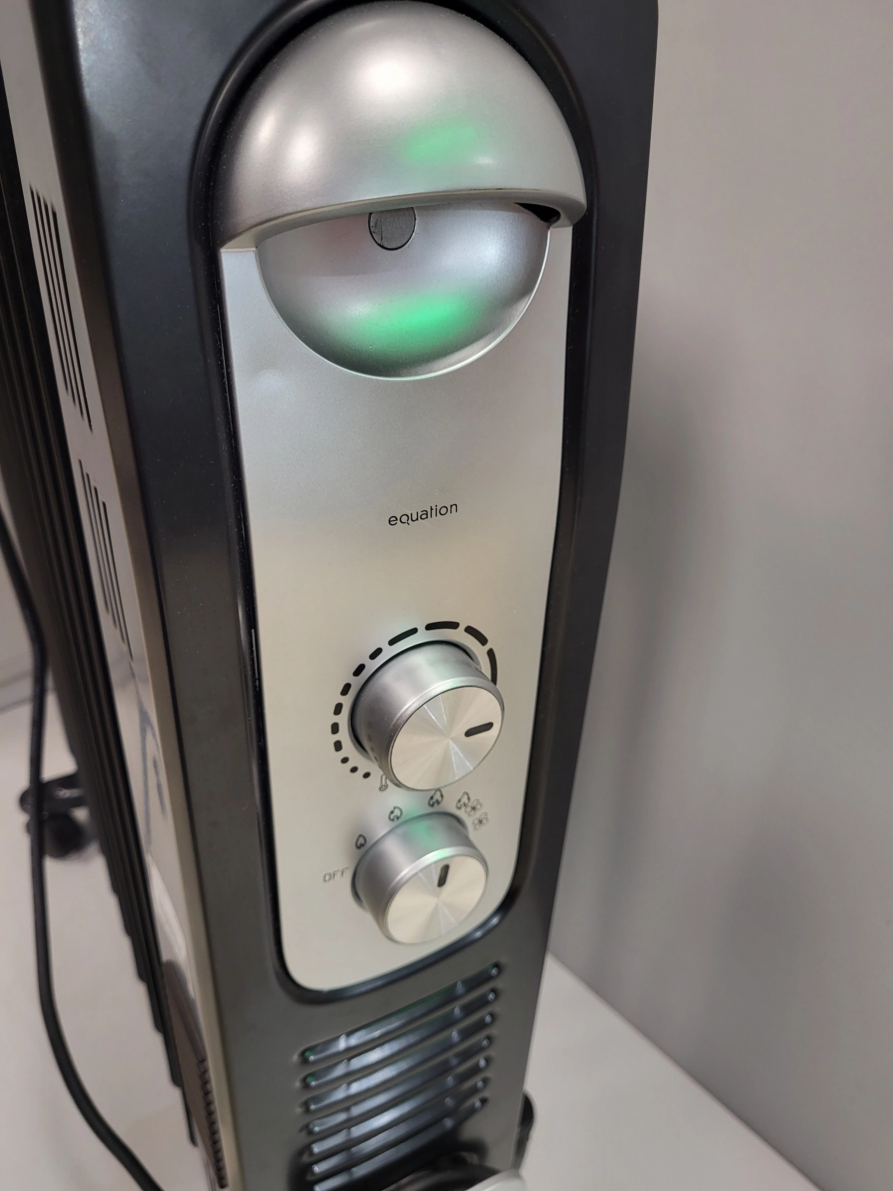 grzejnik-olejowy-equation-2900-w-czarny-moc-grzewcza-2900