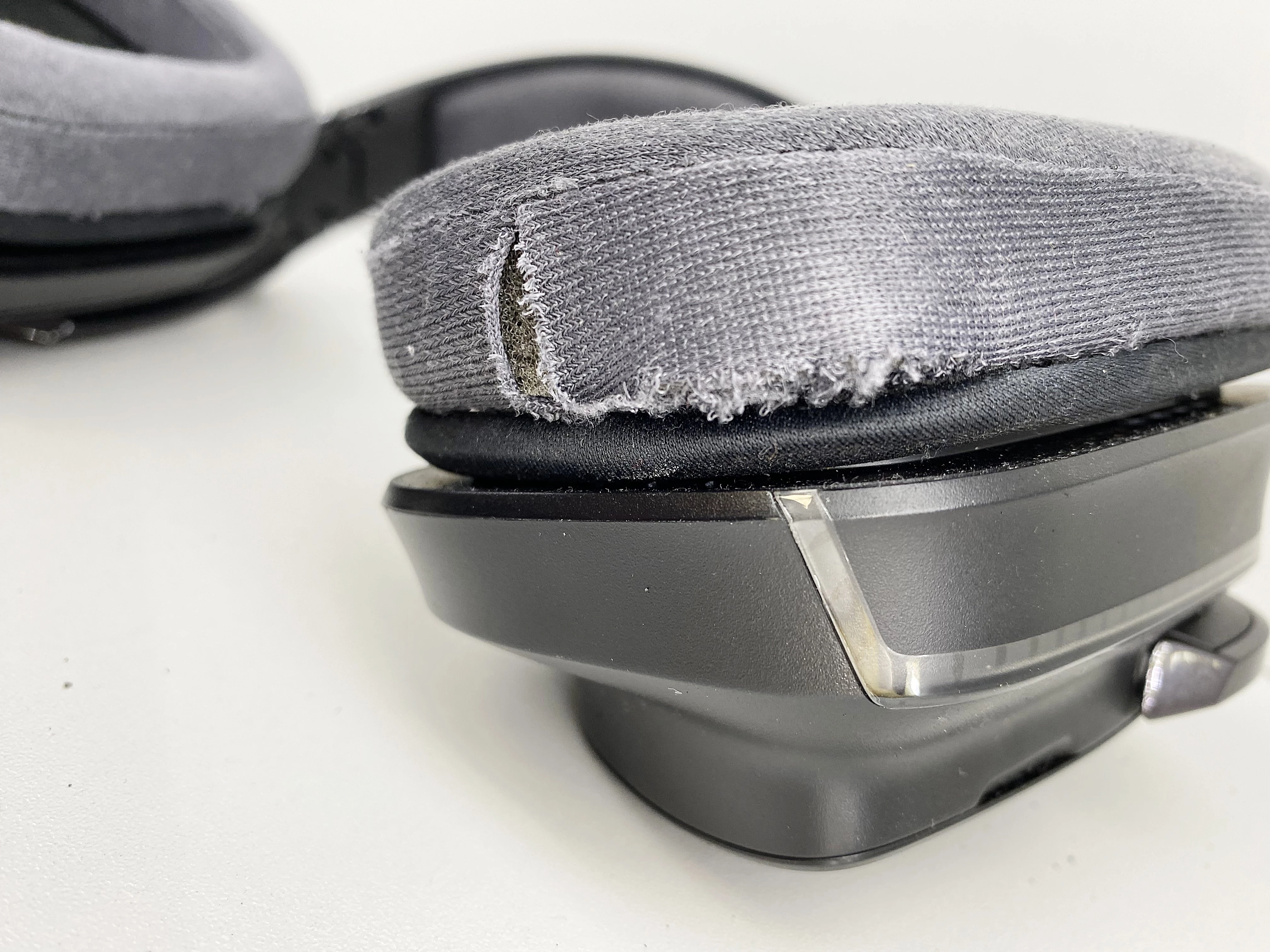 sluchawki-logitech-g933-artemis-spectrum-wireless-regulacja-glosnosci-203677-217737