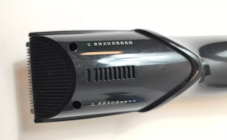 MASZYNKA DO STRZYŻENIA GRUNDIG MC 3342 BRAK PĘDZLA I GRZEBYKA