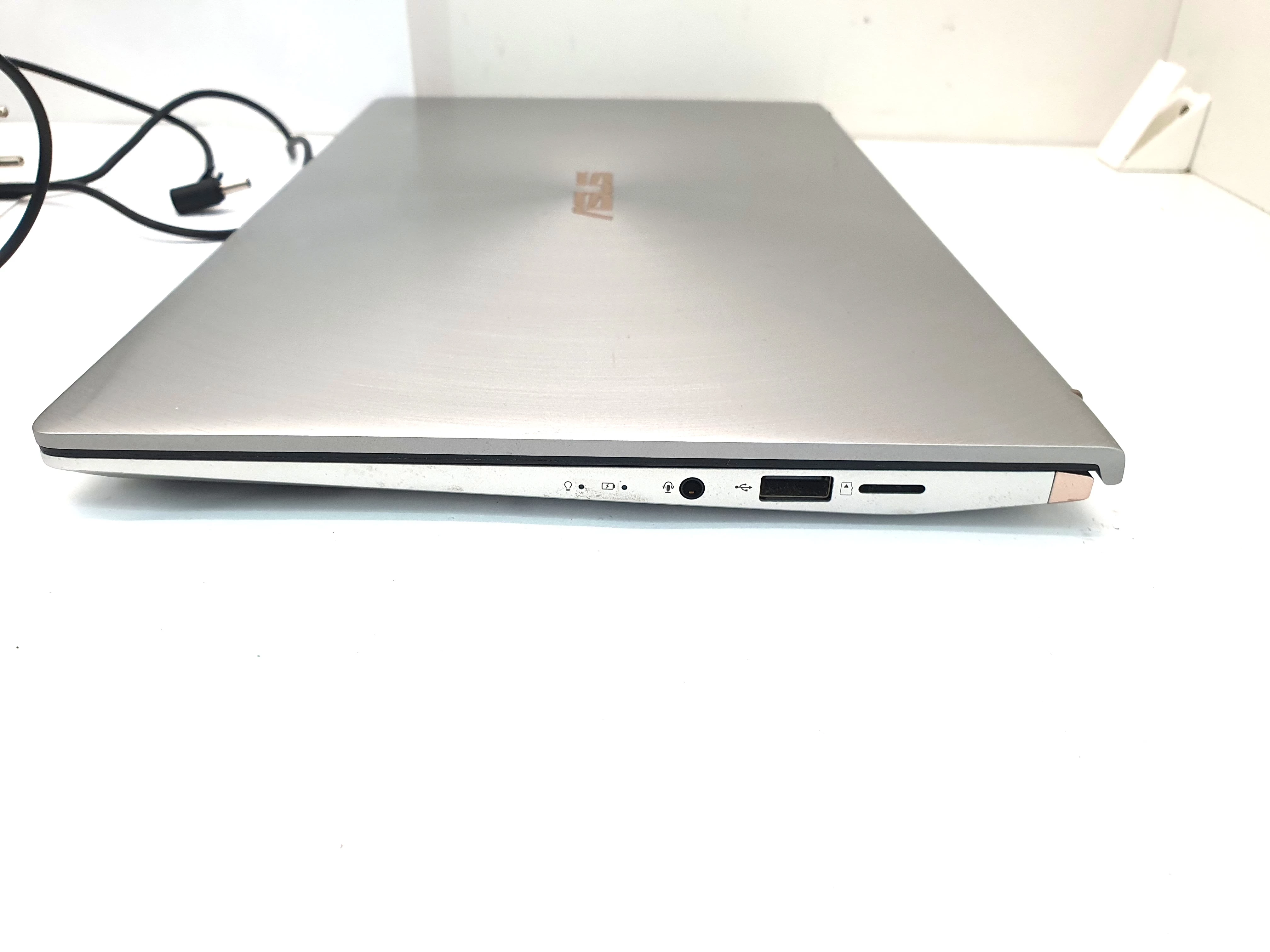 laptop-asus-zenbook-14-amd-ryzen-5-3500u-8512gb-ssd-przekatna-ekranu-1400
