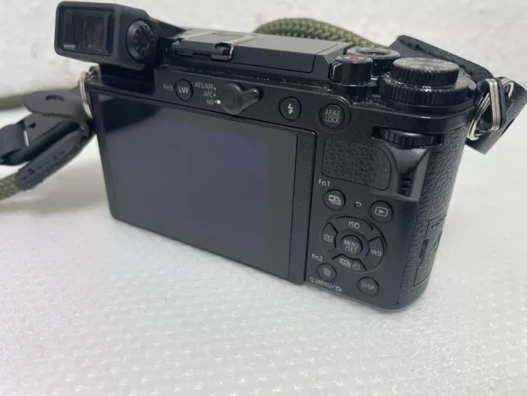 aparat-panasonic-lumix-dc-gx9-mega-zestaw-model-zalaczonego-obiektywu-brak