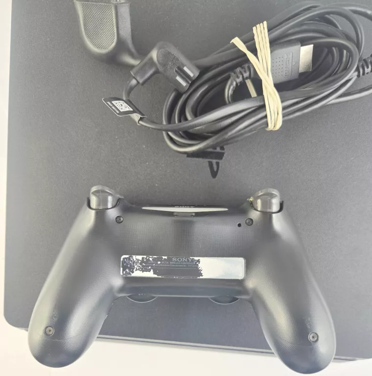 KONSOLA PLAYSTATION 4 500GB + KABLE