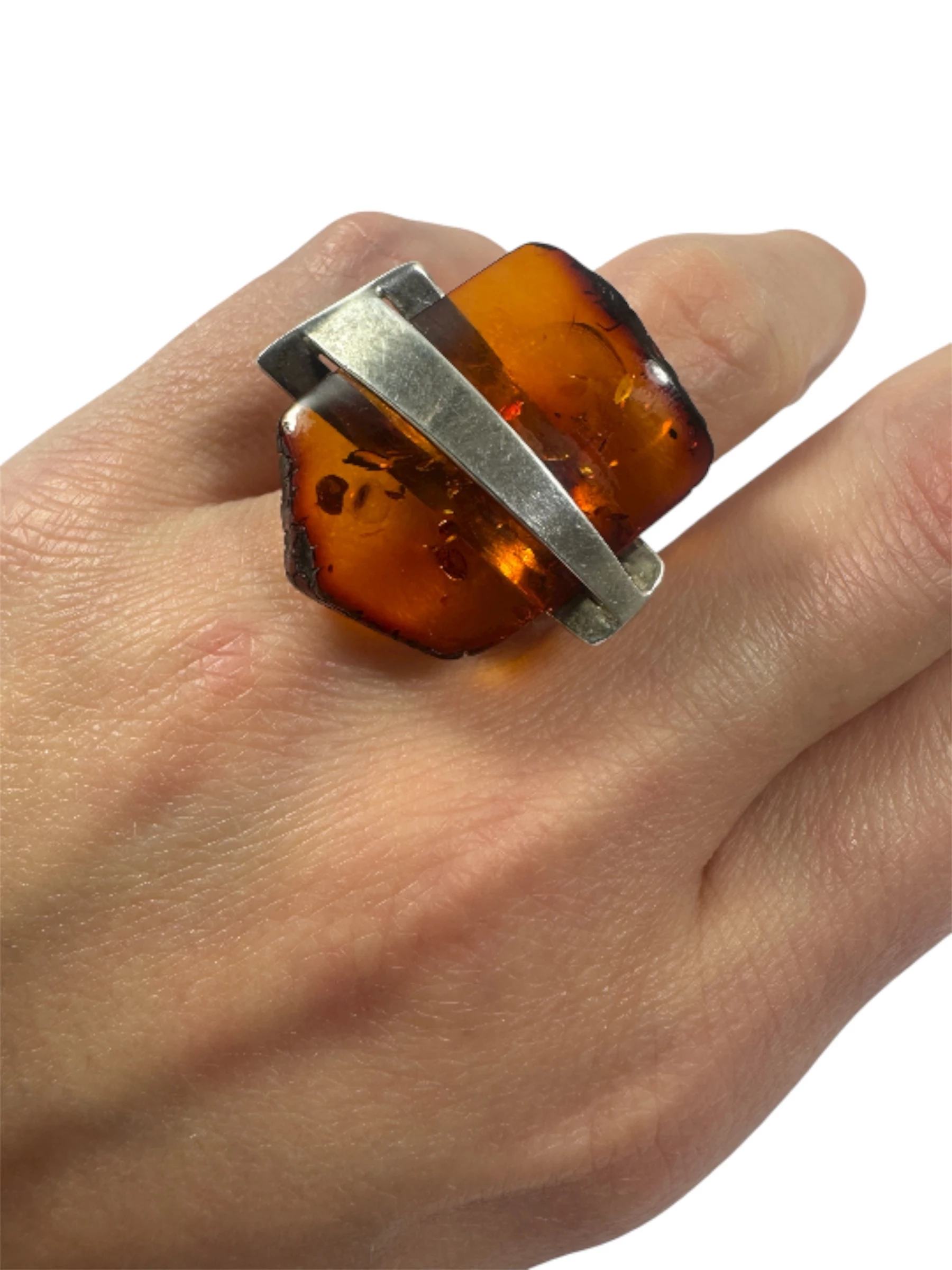 ciekawy-srebrny-pierscionek-z-bursztynem-proby-925-766g-14-rozmiarsrednica-wew-mm-372-14