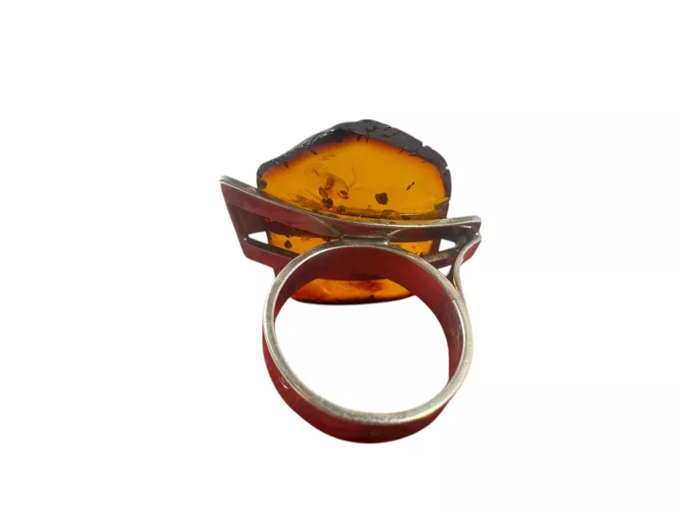 CIEKAWY SREBRNY PIERŚCIONEK Z BURSZTYNEM PRÓBY 925 / 7,66G / 14