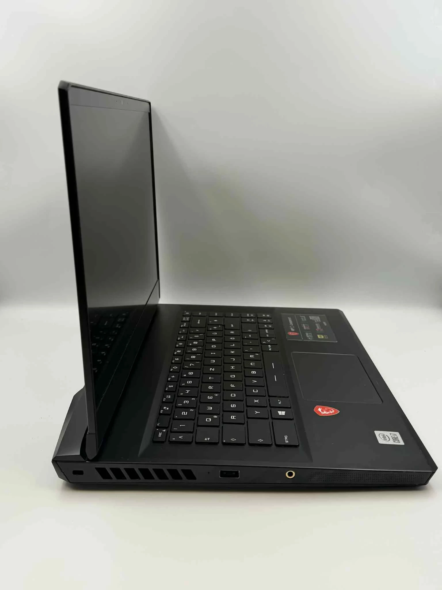 laptop-msi-gp66-leopard-stan-11323-2