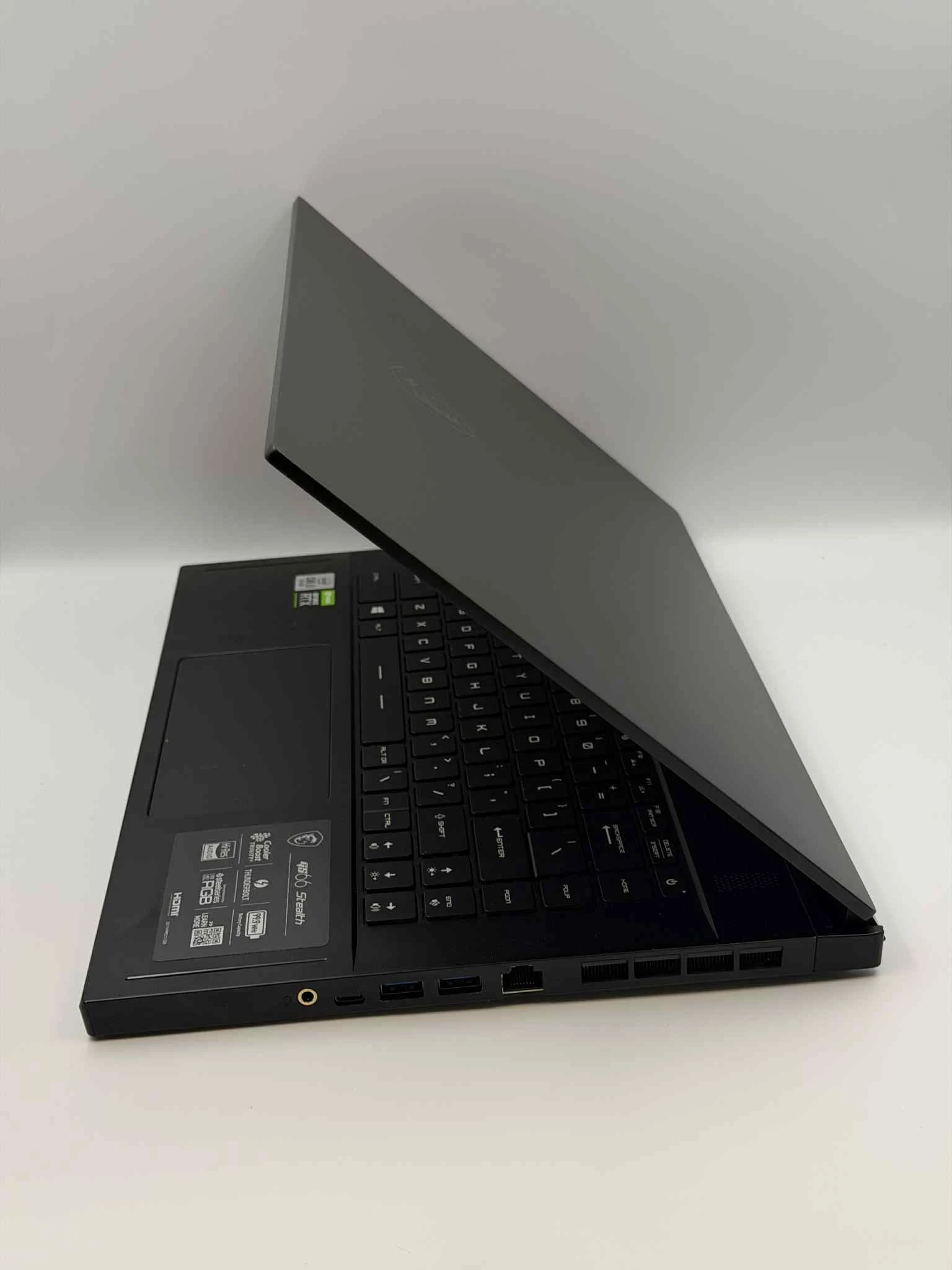 laptopa-msi-gs66-stealth-i9-rtx-2070-8-gb-32-gb-ram-2-tb-ssd-przekatna-ekranu-1560