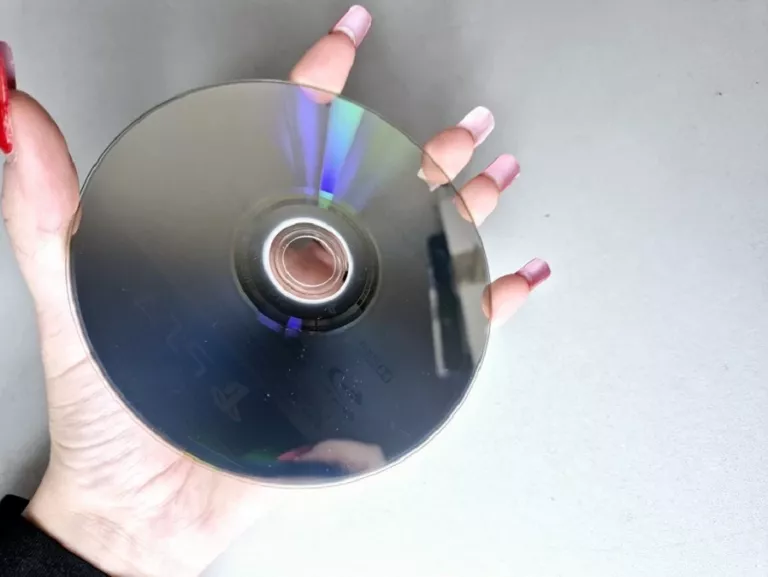 gra-na-ps4-uncharted-the-nathan-drake-collection-stan-11323-2