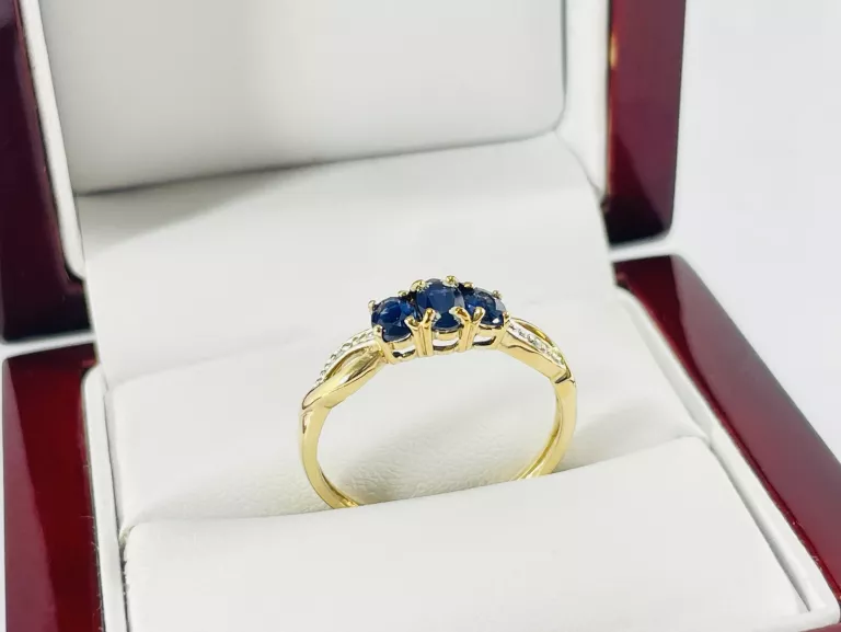 zloty-pierscionek-z-szafirami-074ct-i-diamentami-0008ct-375-156g-r17-rozmiarsrednica-wew-mm-372-19