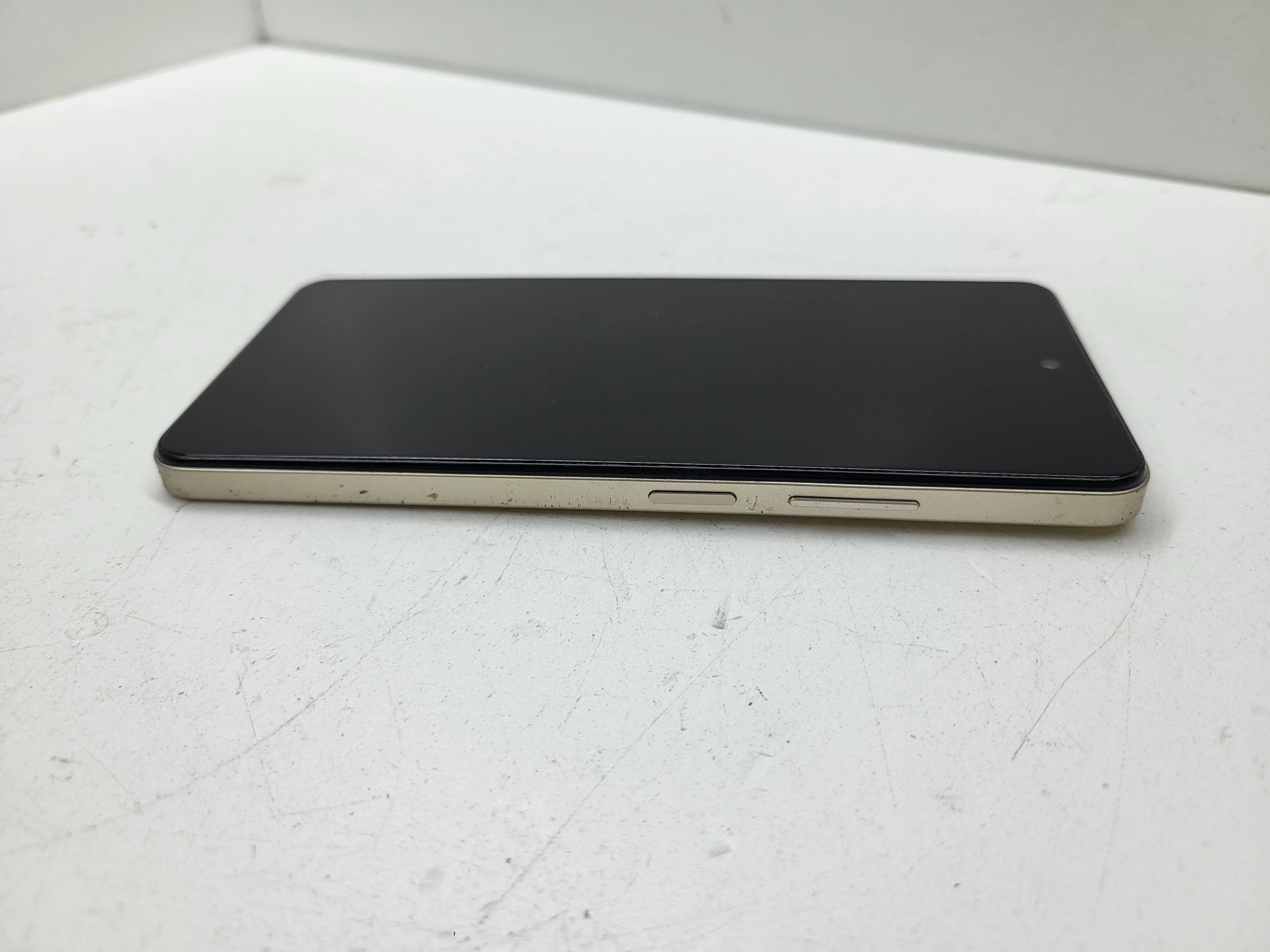 telefon-infinix-smart-8hd-stan-11323-2