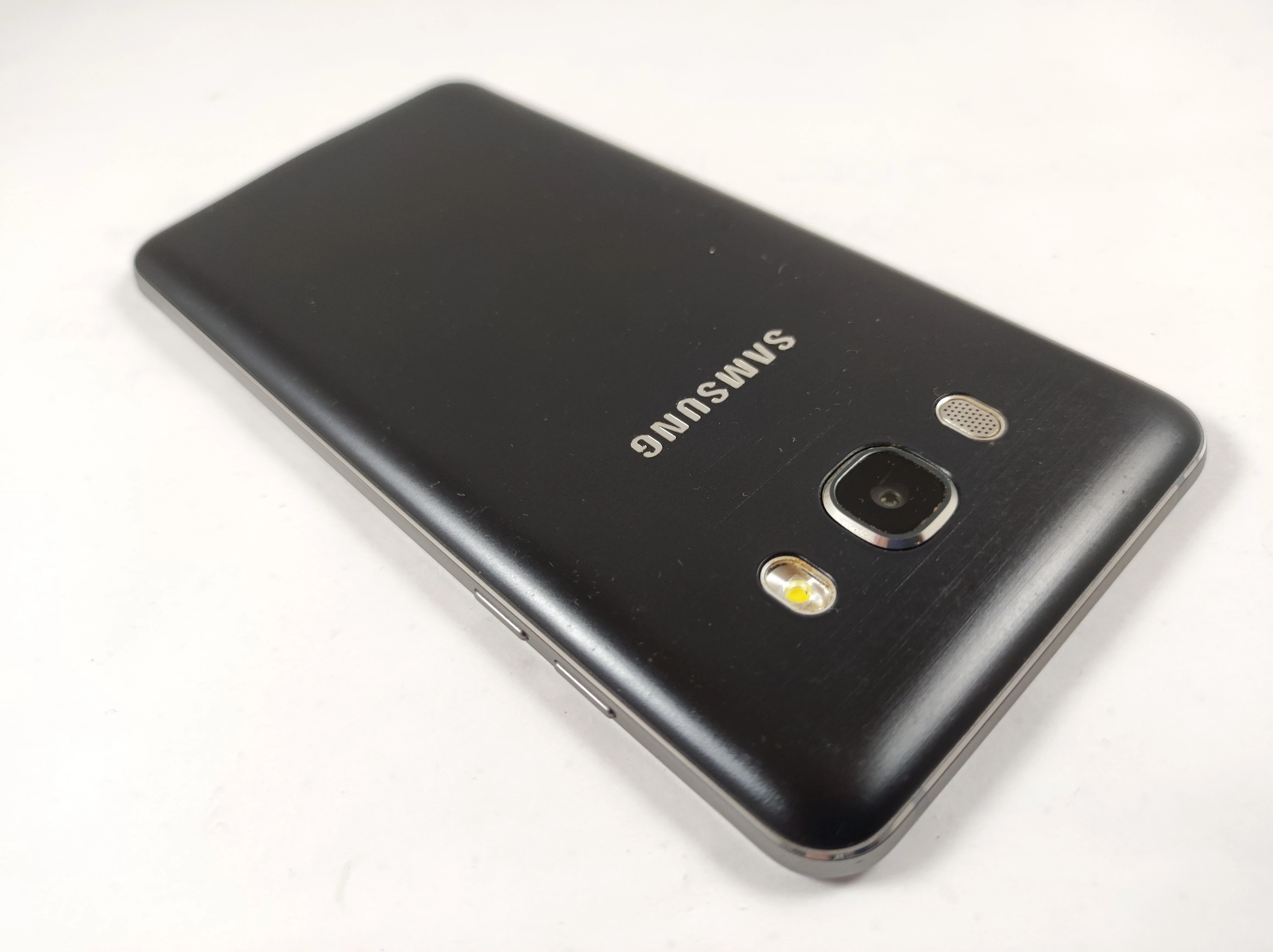 telefon-samsung-galaxy-j5-2016-wbudowana-pamiec-202869-214201