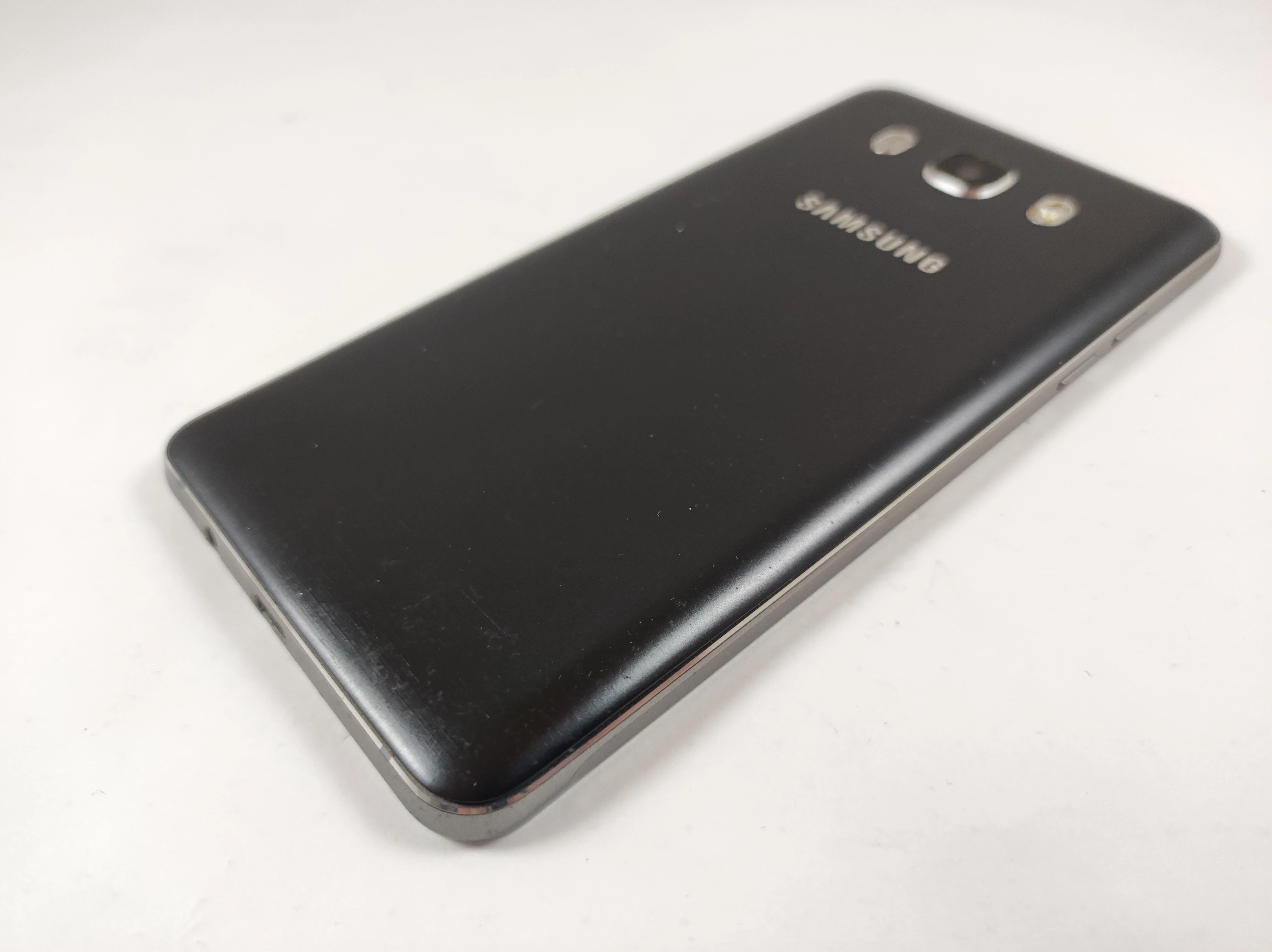 telefon-samsung-galaxy-j5-2016-przekatna-ekranu-520