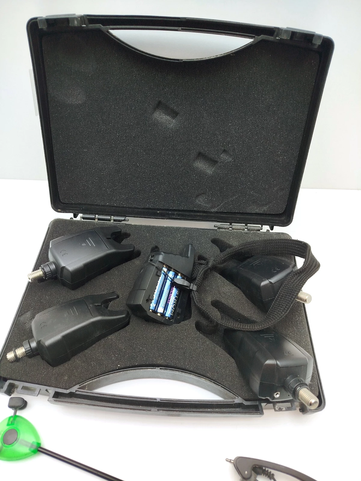 zestaw-sygnalizatorow-neco-carp-41-c104-black-walizka-model-70102