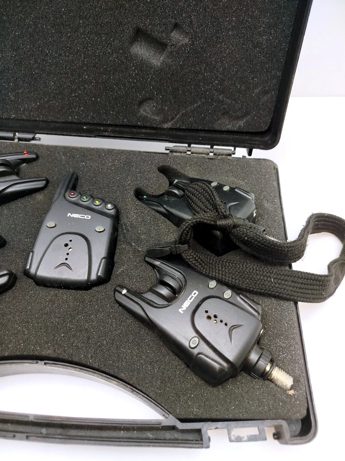 zestaw-sygnalizatorow-neco-carp-41-c104-black-walizka-kod-producenta-70102