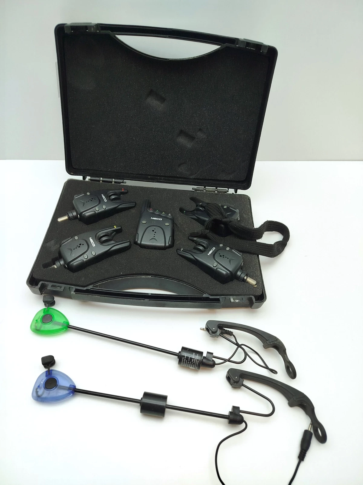 zestaw-sygnalizatorow-neco-carp-41-c104-black-walizka-targowa-7-leczna