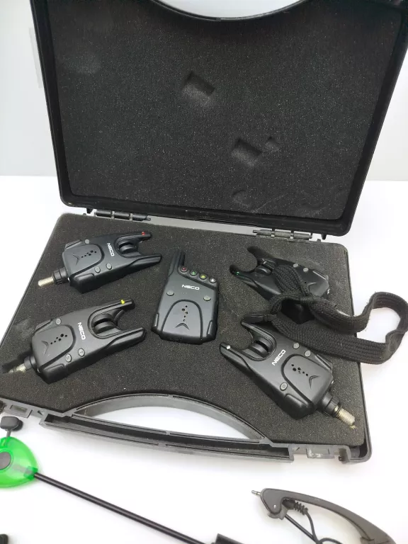 zestaw-sygnalizatorow-neco-carp-41-c104-black-walizka-stan-11323-2