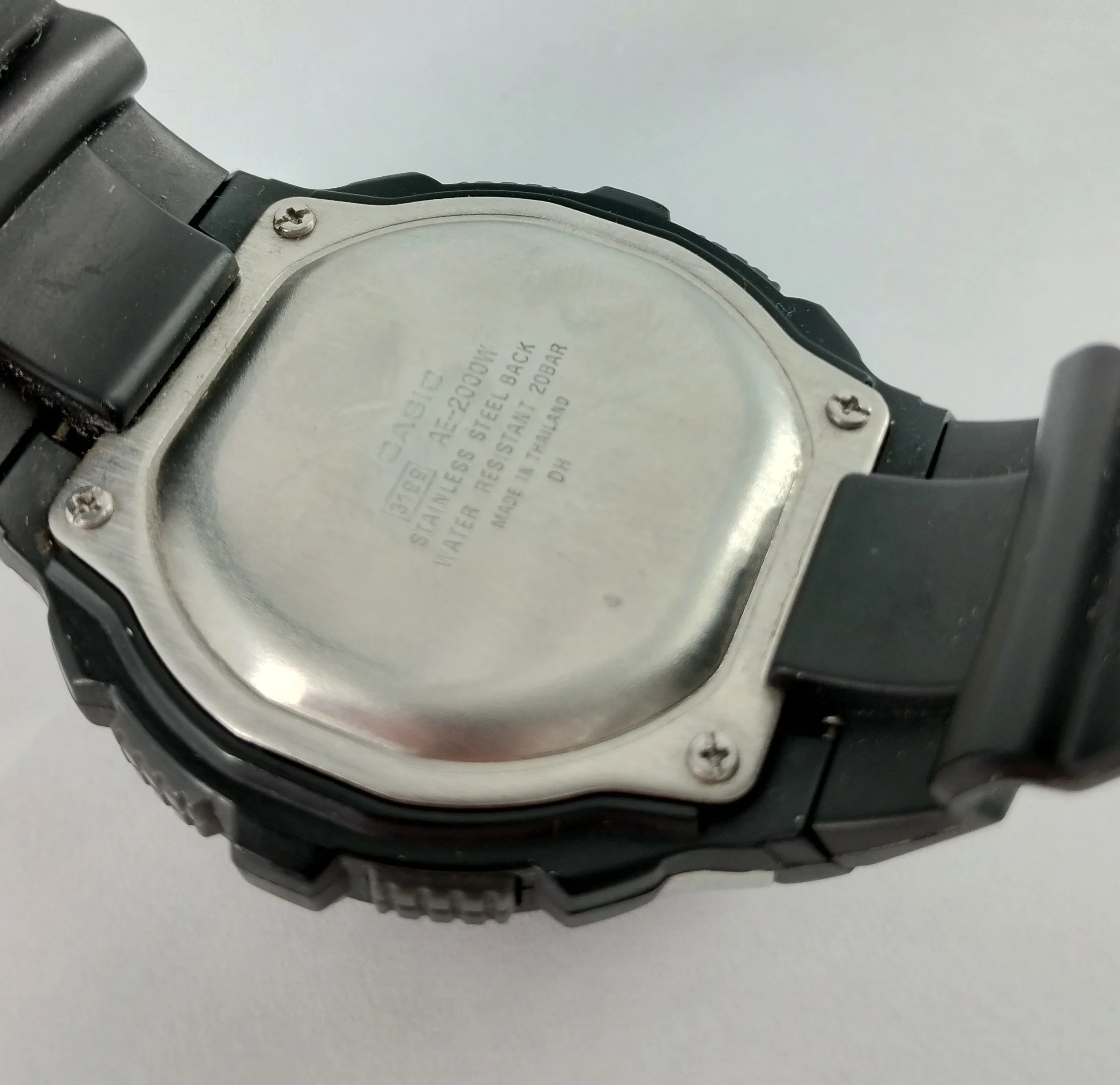 zegarek-casio-illuminator-ae-2000w-material-paska-129219-3