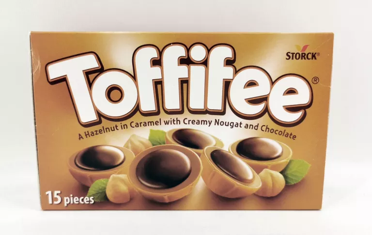 czekoladki-toffifee-125-g-bombonierka-jednosci-narodowej-1091b-sj-wroclaw