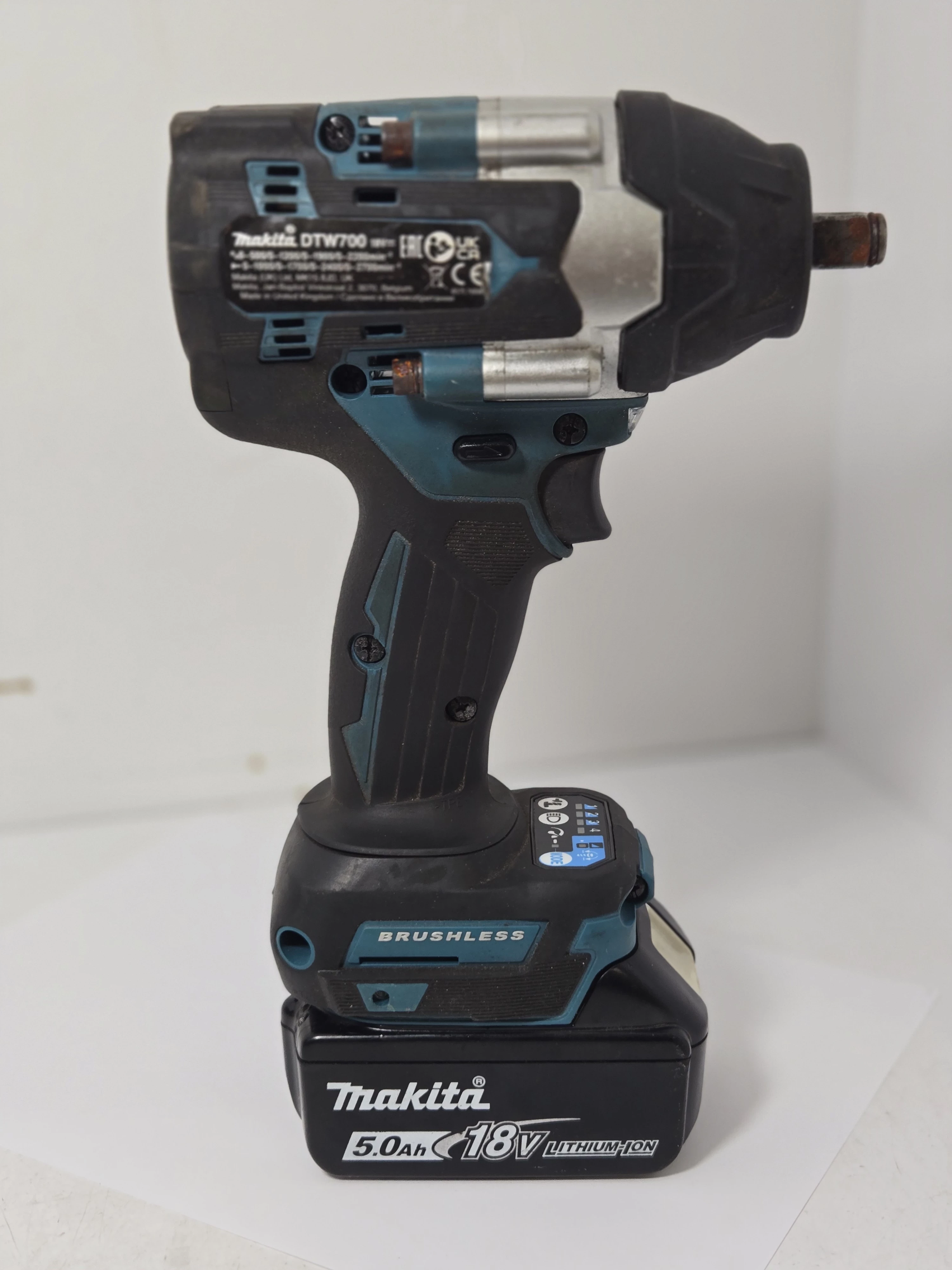 klucz-udarowy-makita-dtw700-plus-bateria-stan-11323-2