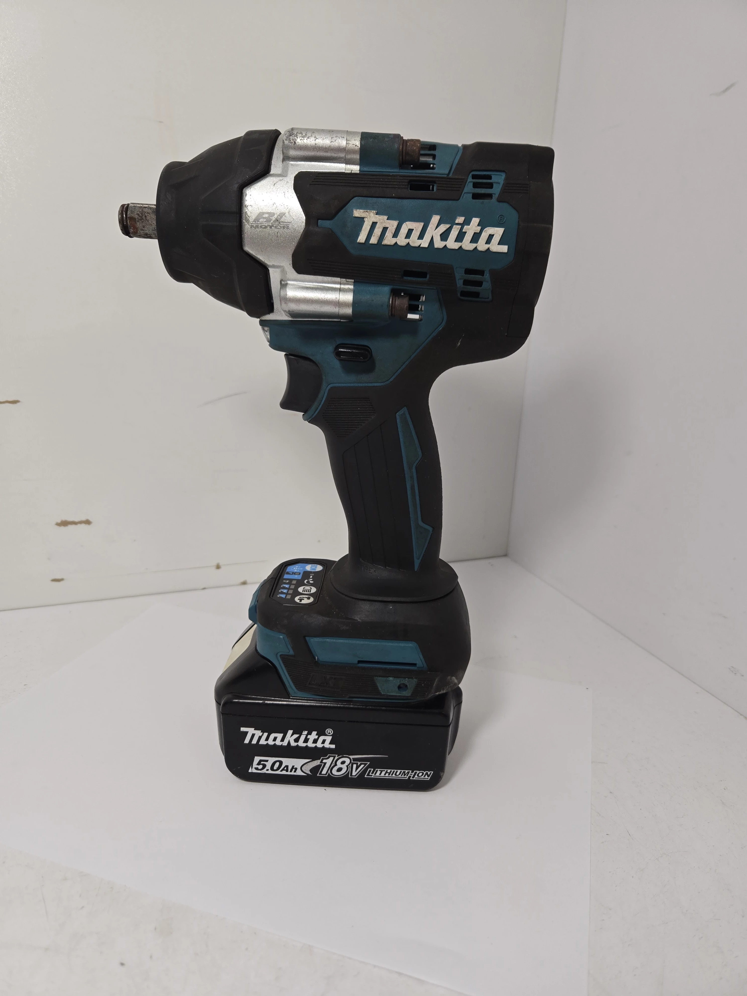 klucz-udarowy-makita-dtw700-plus-bateria-mazurskie-przedmiescie-10-biskupiec