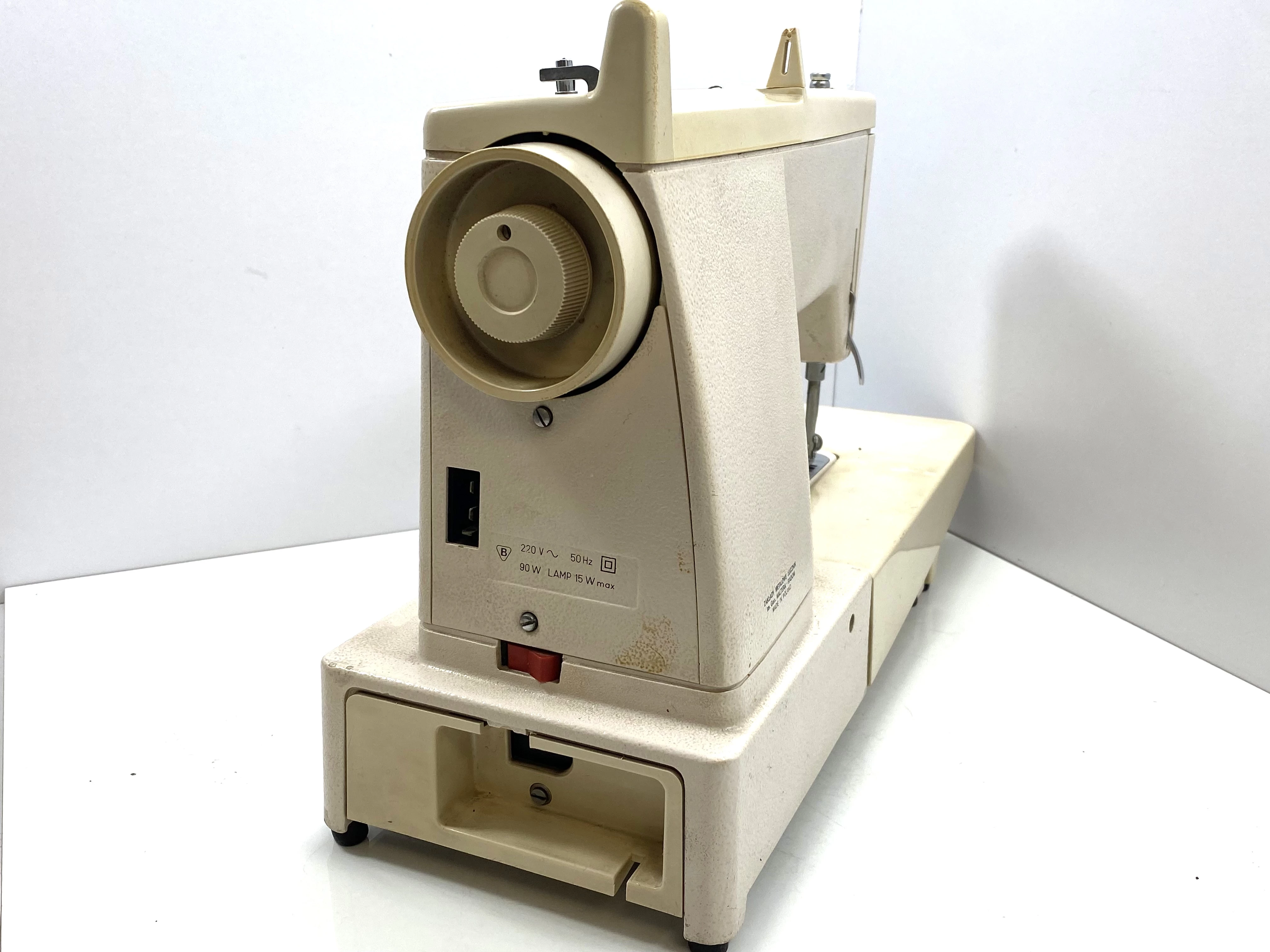 maszyna-do-szycia-lucznik-877-kolor-dominujacy-129357-2