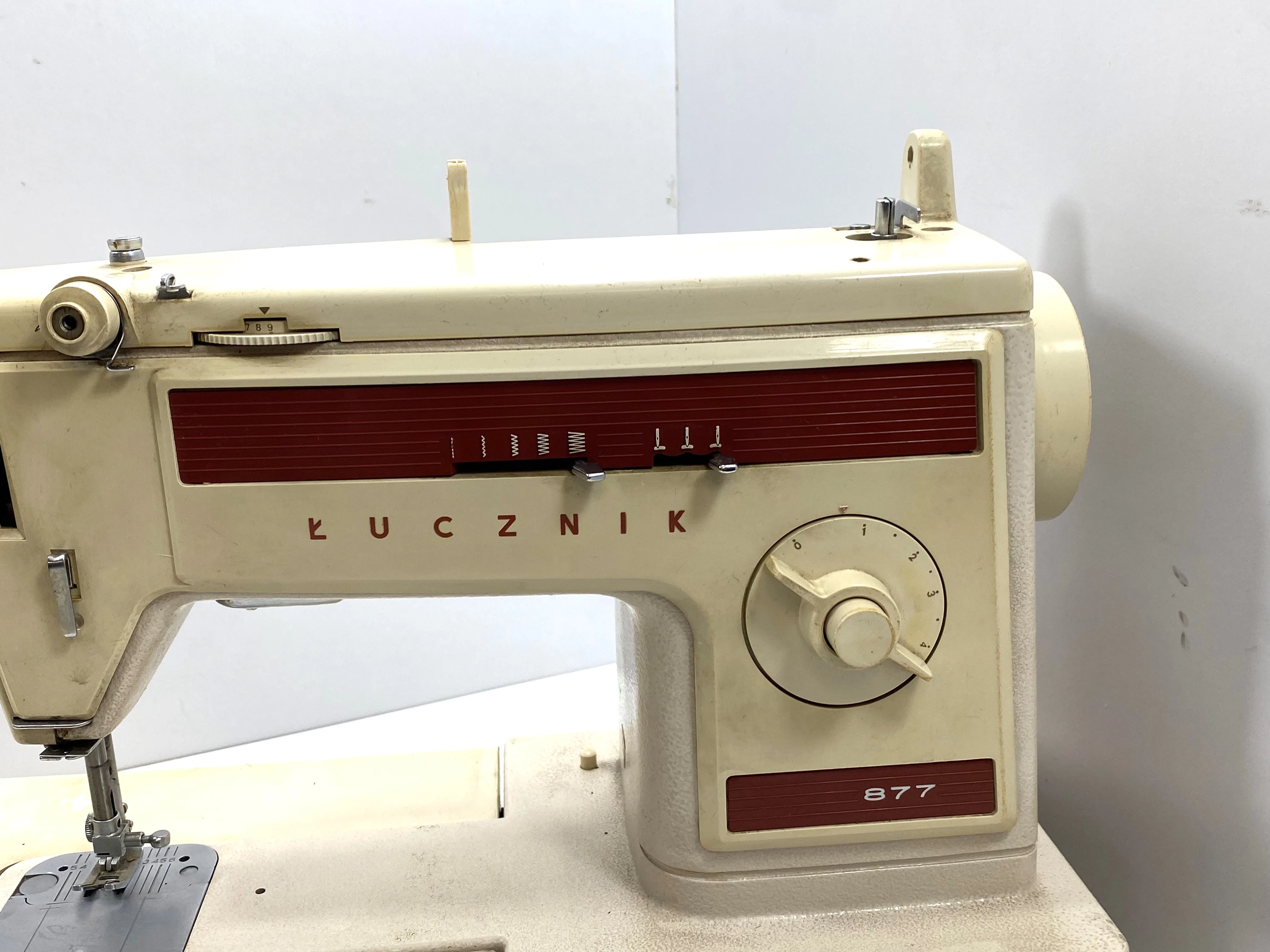 maszyna-do-szycia-lucznik-877-ean-gtin-5907595764995