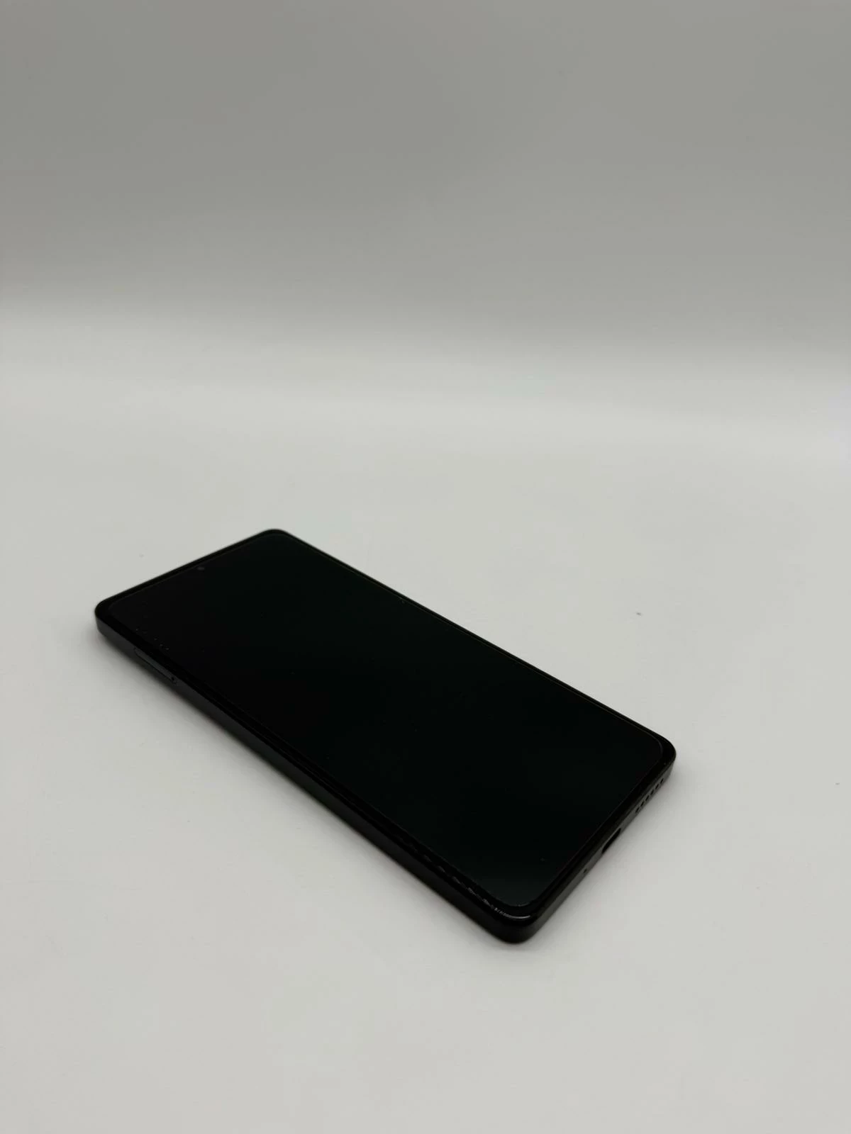 telefon-redmi-note-13-5g-8256-gb-solo-bdb-stan-przekatna-ekranu-667