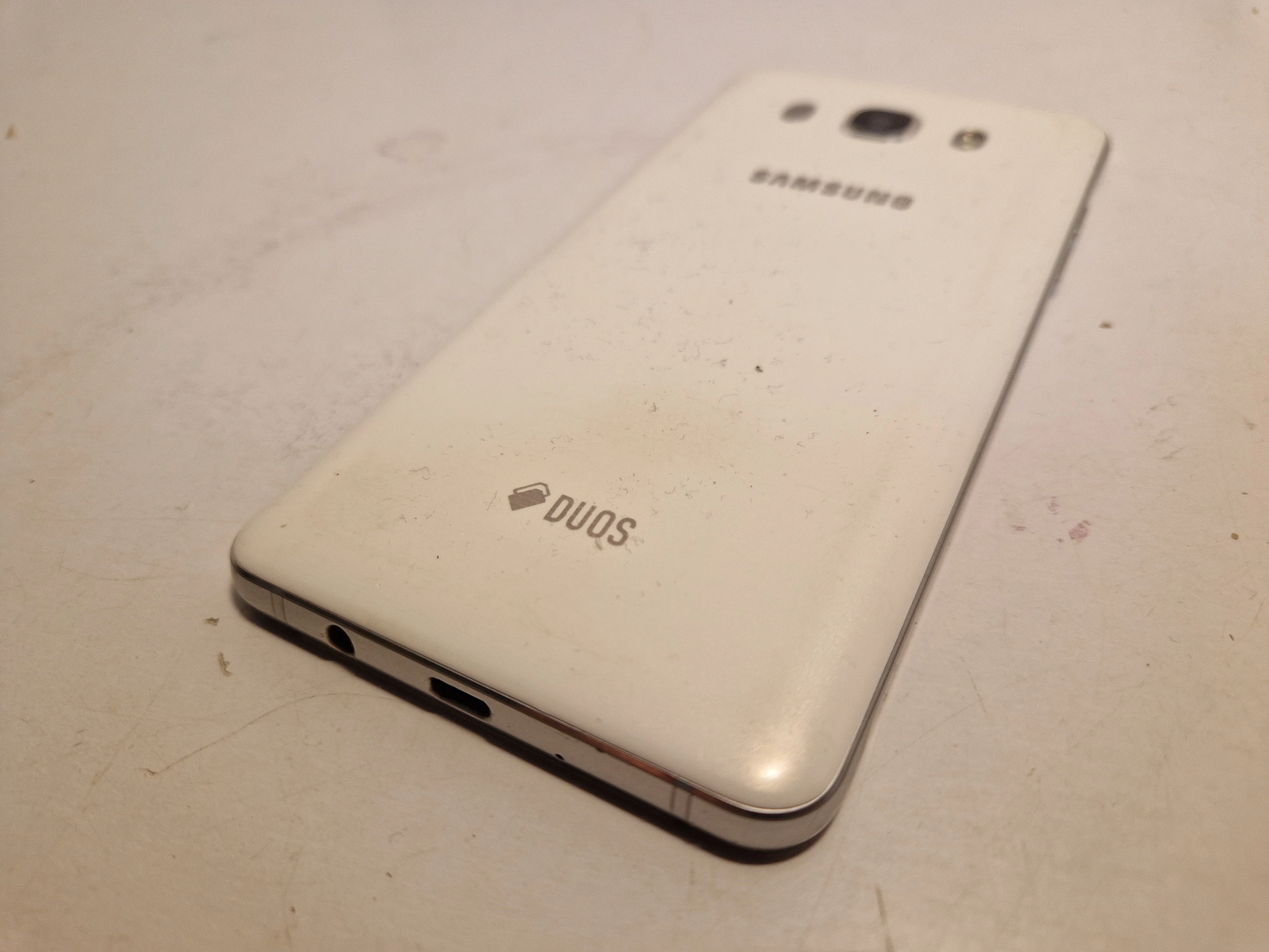 telefon-samsung-galaxy-j5-stan-11323-2