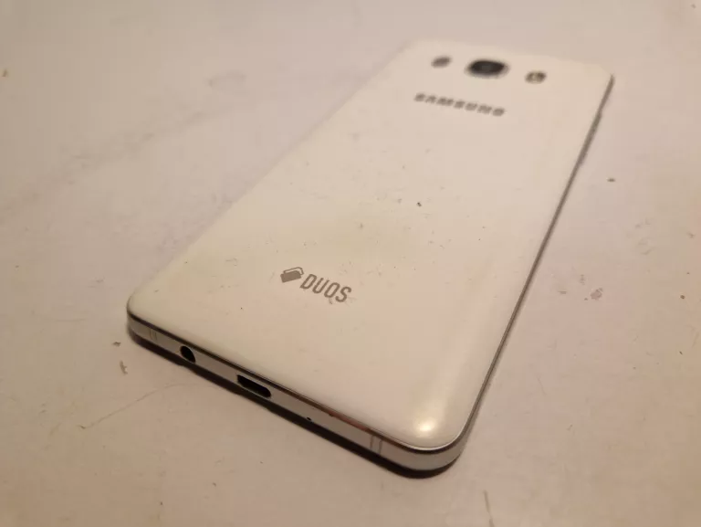 telefon-samsung-galaxy-j5-stan-11323-2