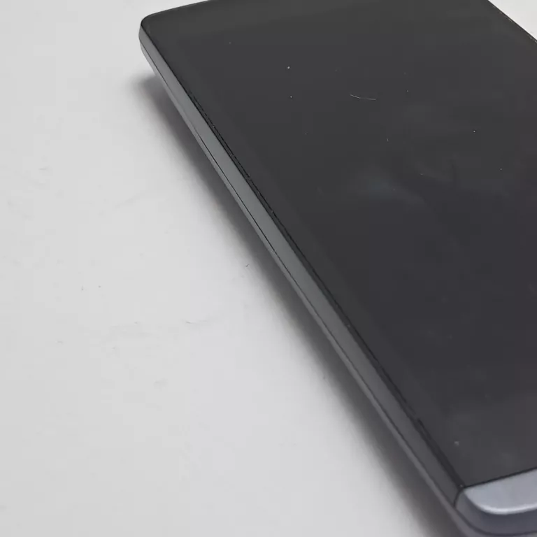 telefon-lg-leon-stan-11323-2