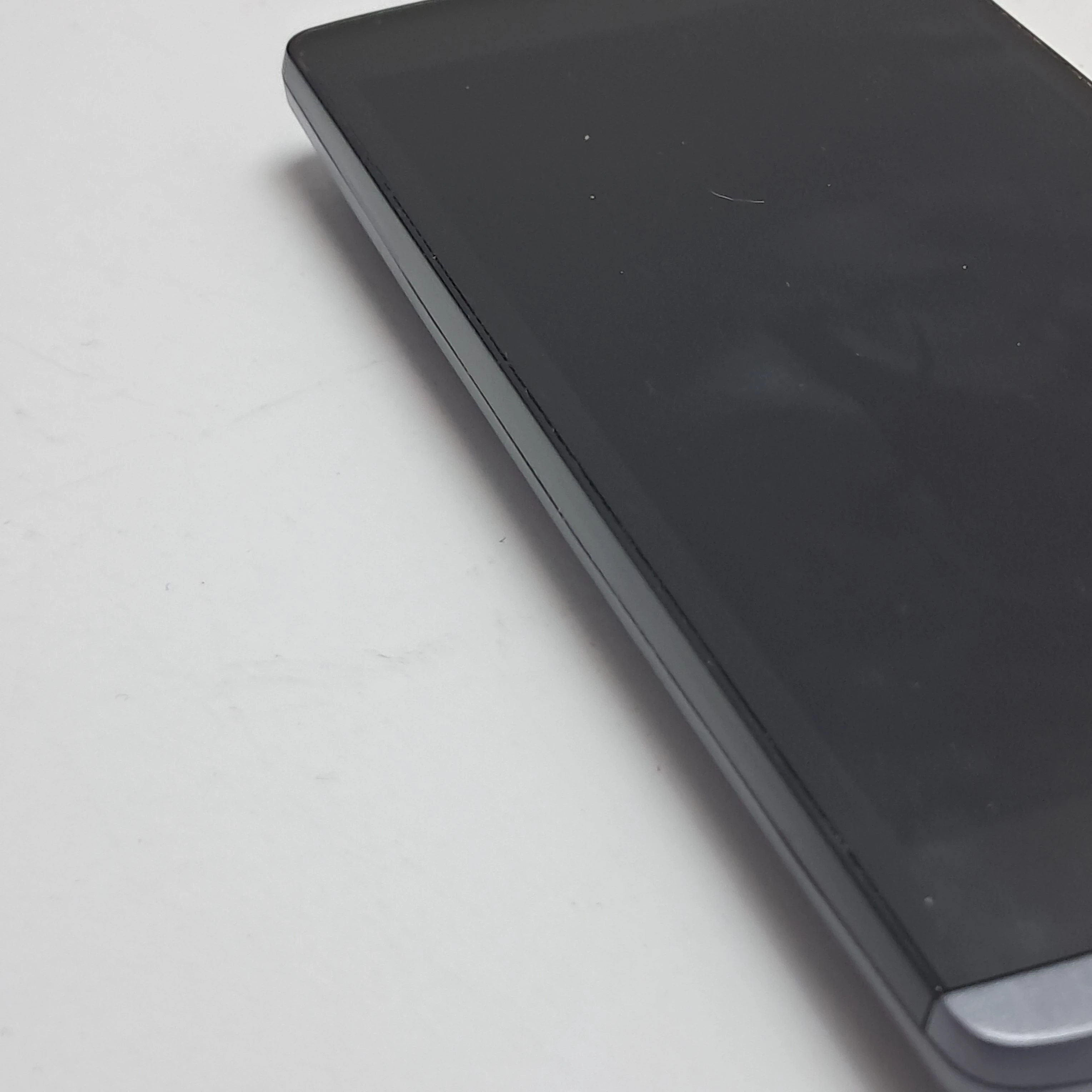 telefon-lg-leon-stan-11323-2